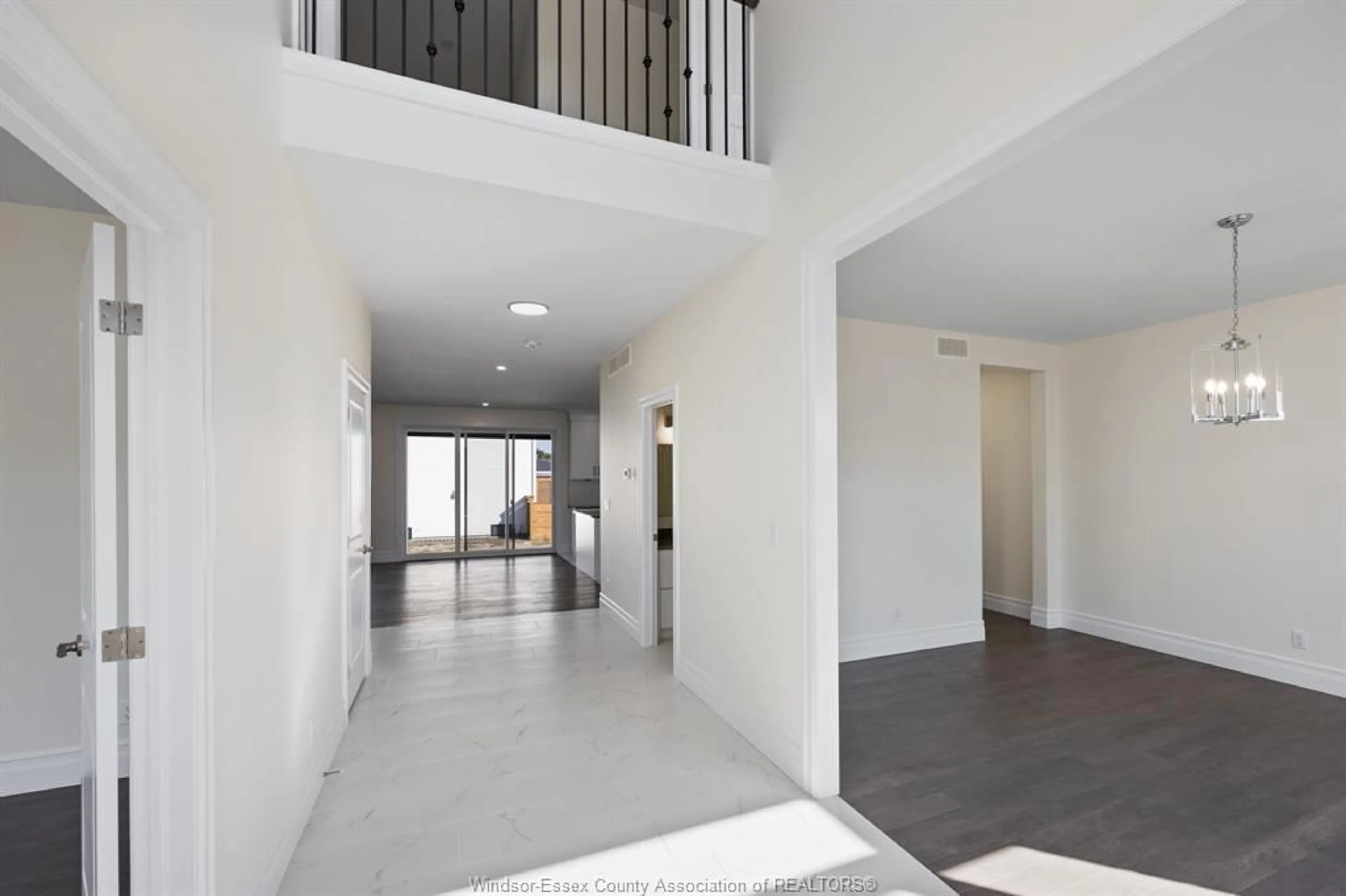Indoor foyer for 103 BAY St, Lakeshore Ontario N0R 1A0