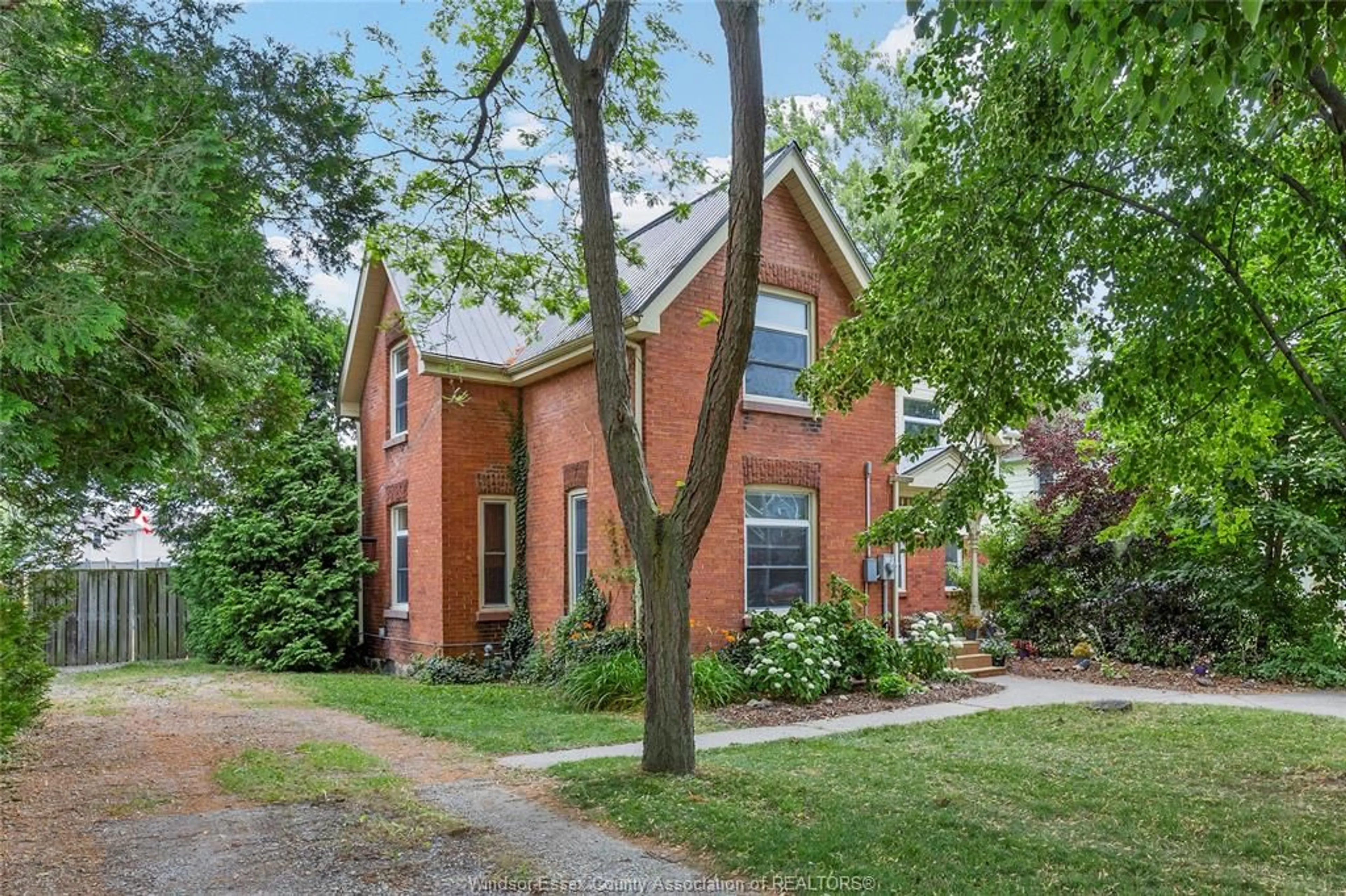 Home with brick exterior material, street for 32 CANAL St, Tilbury Ontario N0P 2L0