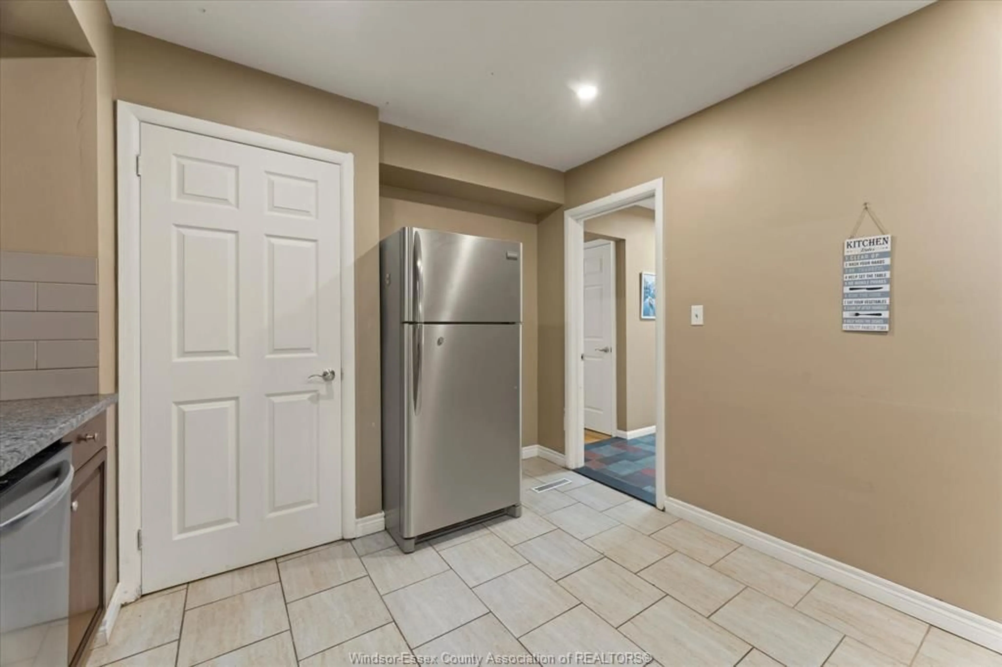 Unknown for 2729 VIRGINIA PARK, Windsor Ontario N9E 2B6