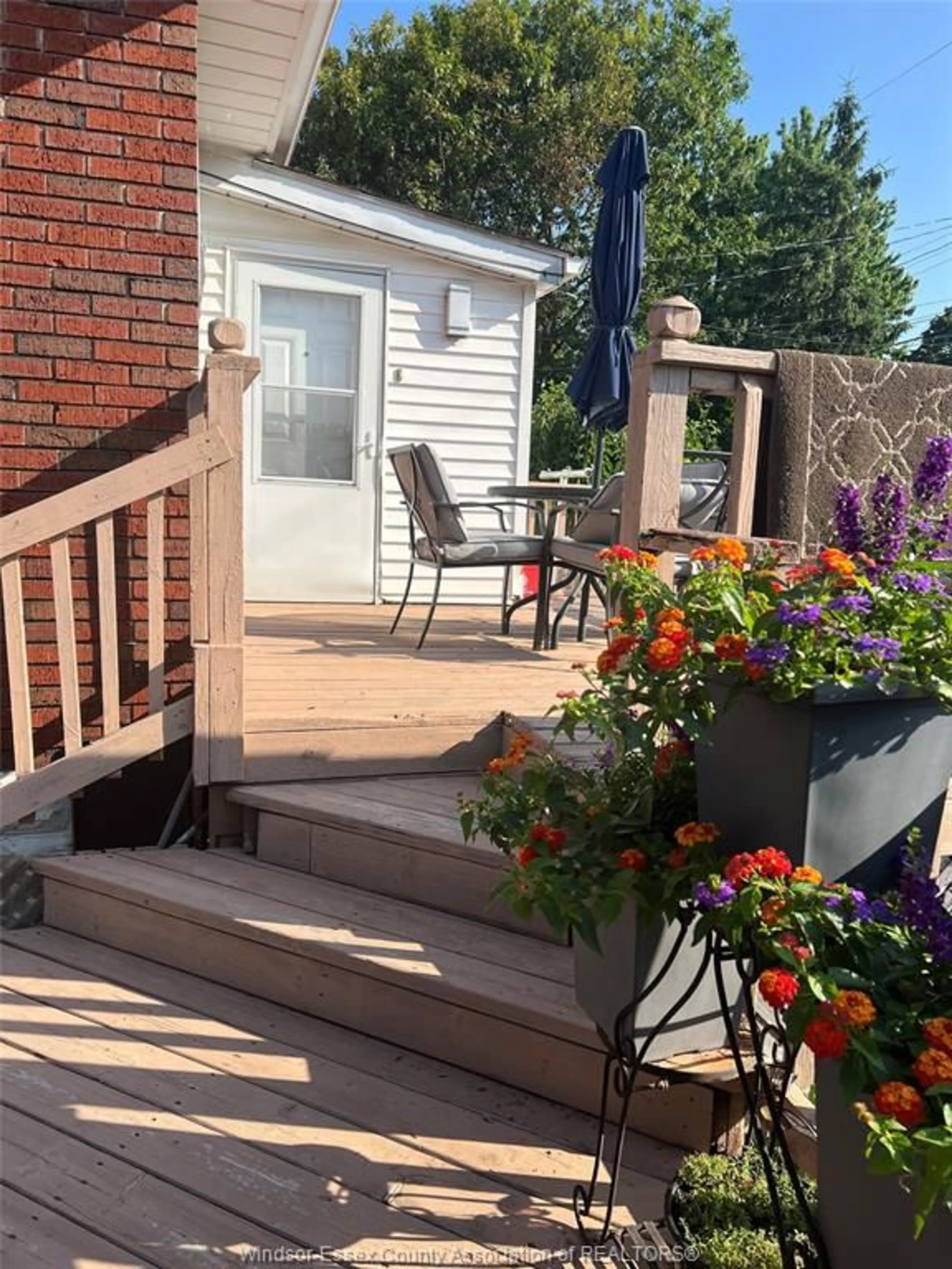 Patio, street for 1006 PILLETTE, Windsor Ontario N8Y 3B6