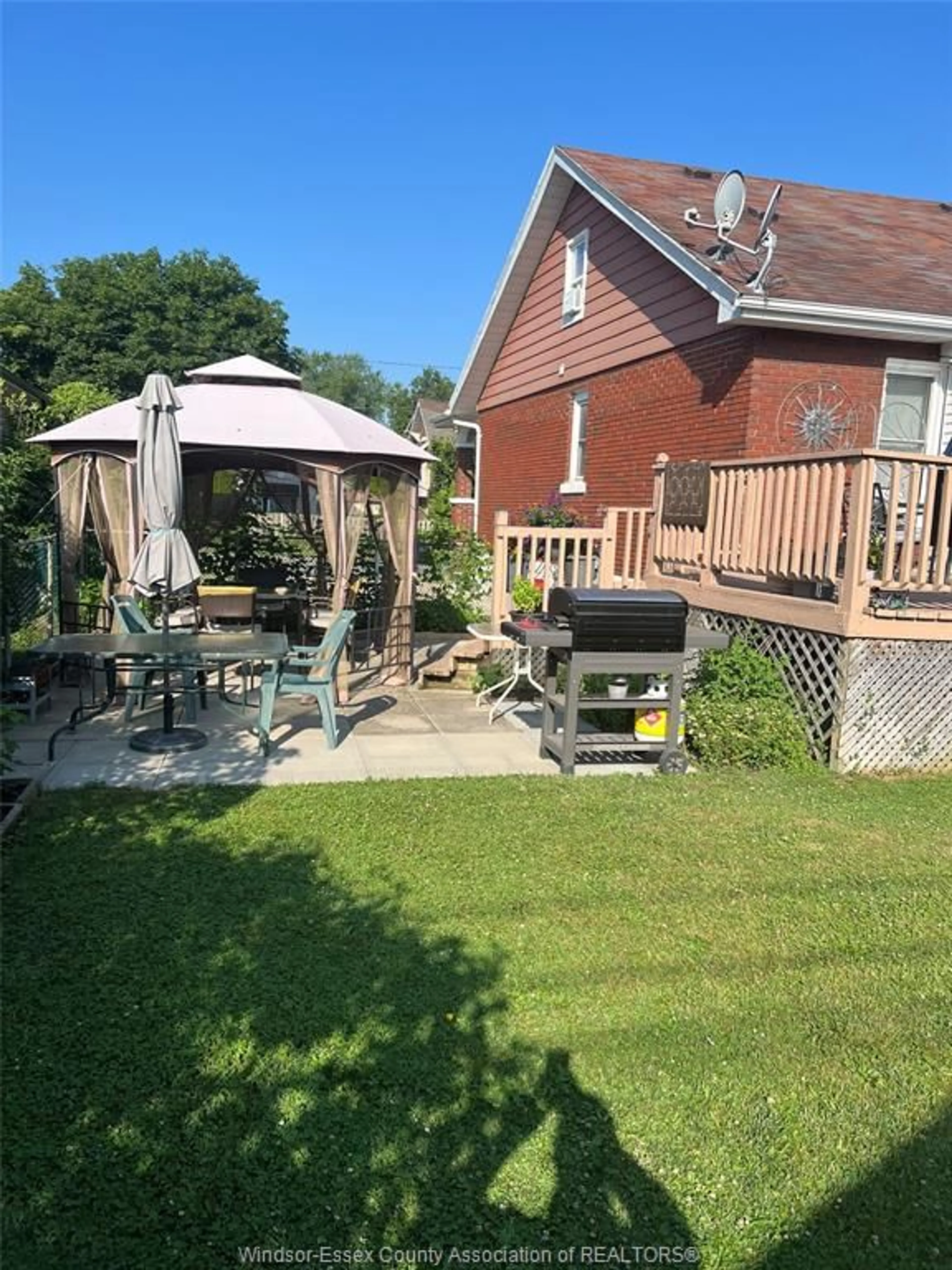 Patio, street for 1006 PILLETTE, Windsor Ontario N8Y 3B6