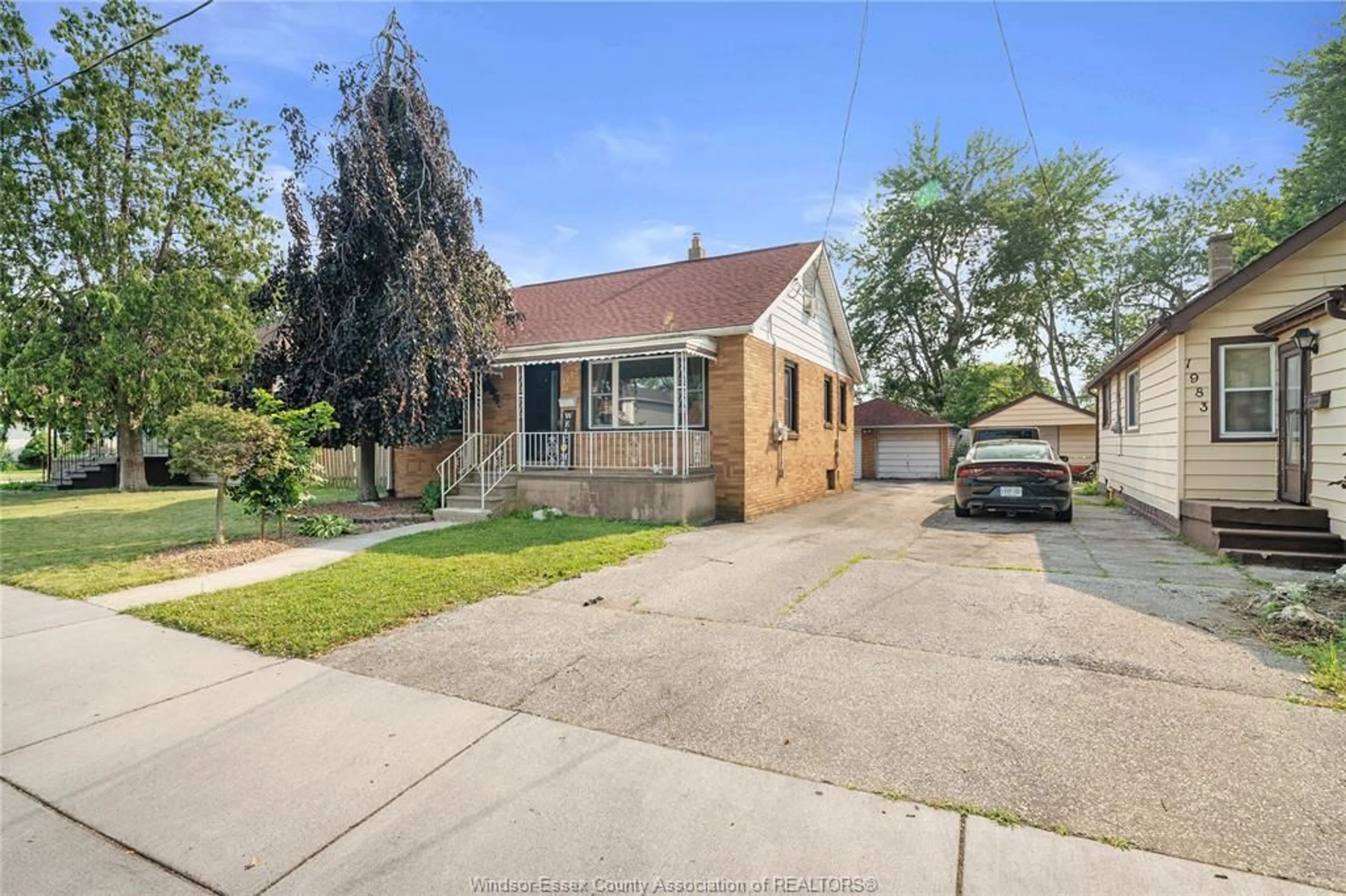A pic from outside/outdoor area/front of a property/back of a property/a pic from drone, street for 1987 BUCKINGHAM, Windsor Ontario N8T 2A9