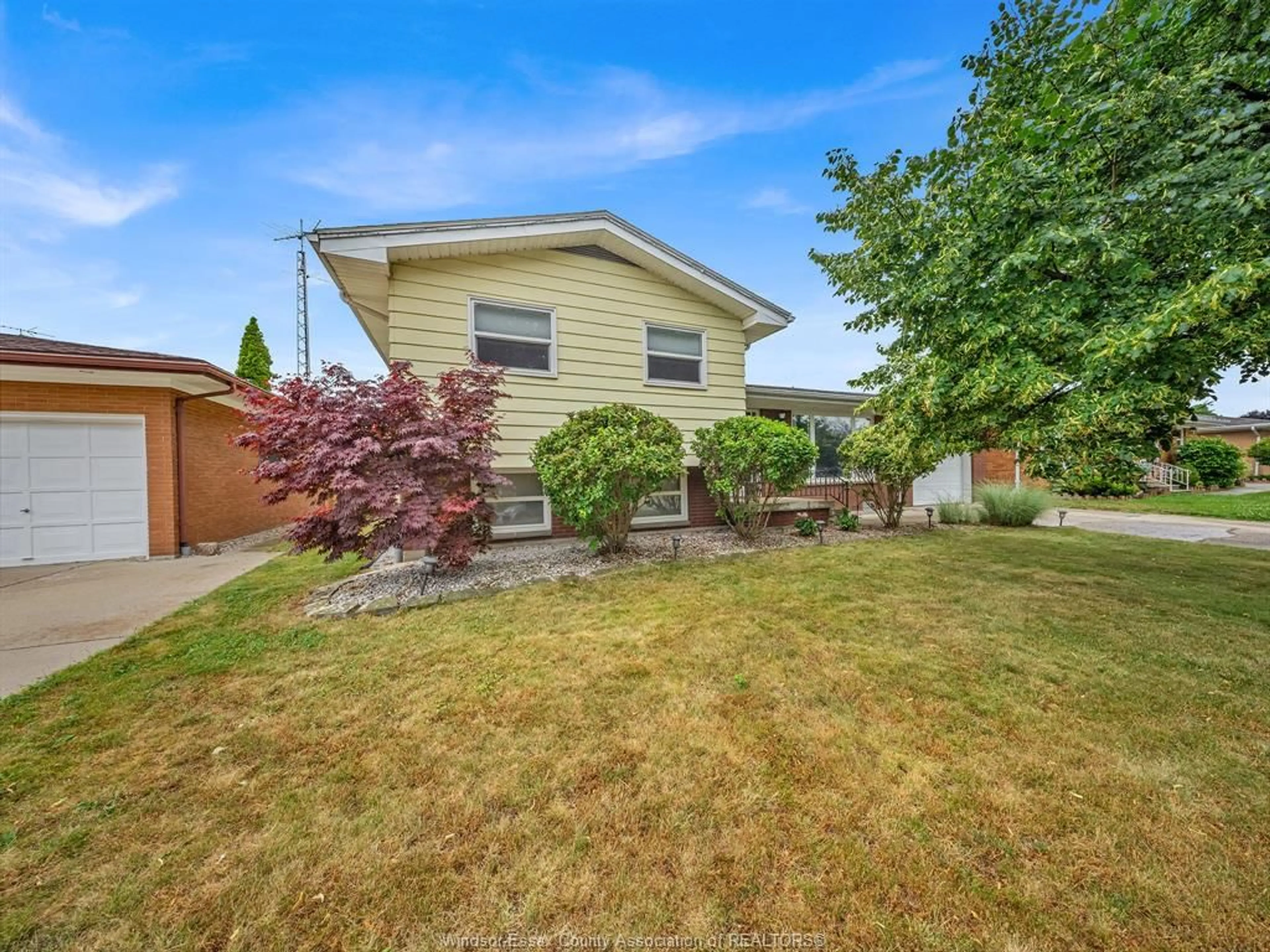 A pic from outside/outdoor area/front of a property/back of a property/a pic from drone, street for 69 LUTSCH, Leamington Ontario N8H 2N5