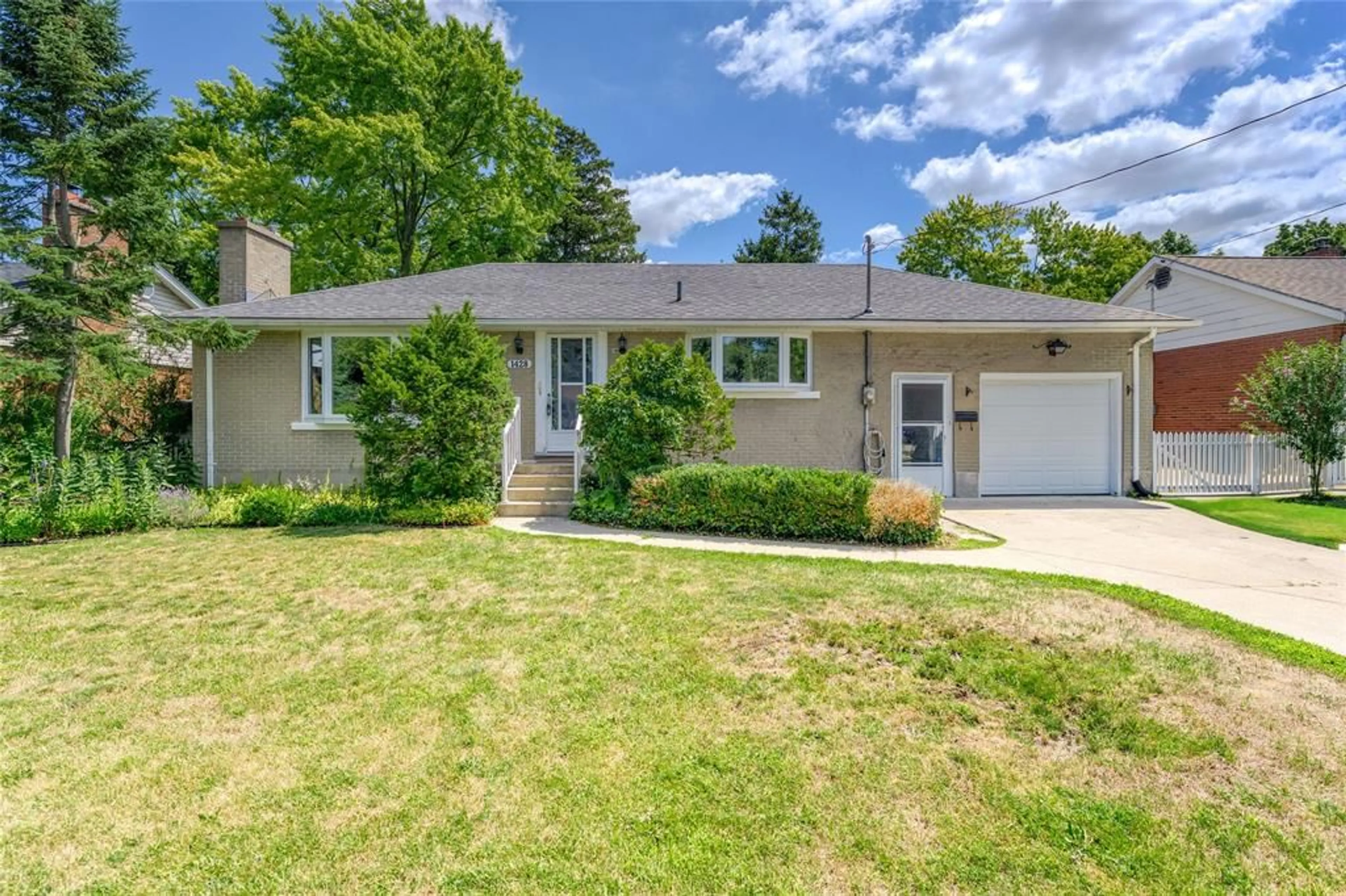 Home with vinyl exterior material, street for 1428 INDIAN Rd, Sarnia Ontario N7V 4C9