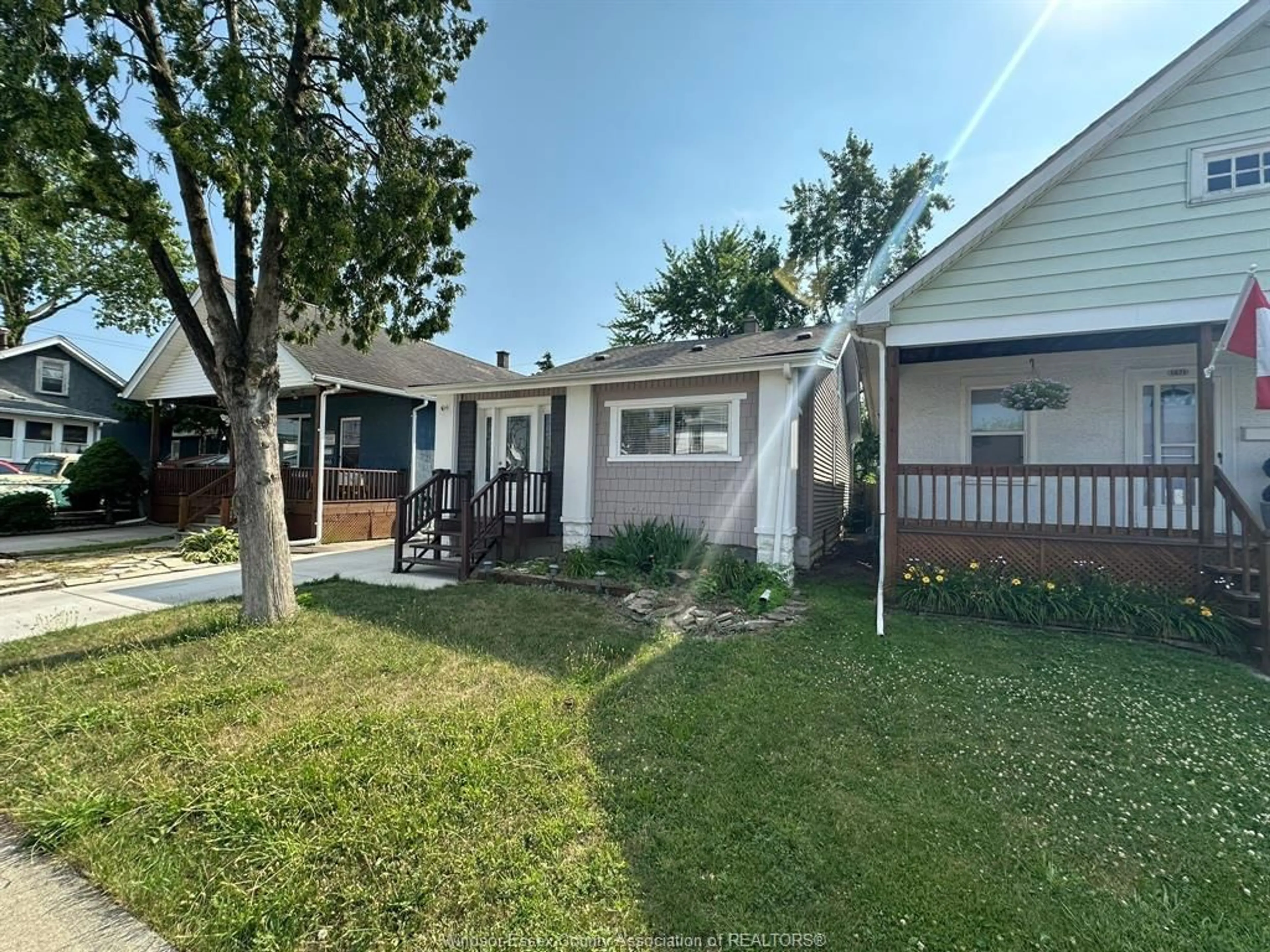 A pic from outside/outdoor area/front of a property/back of a property/a pic from drone, street for 1479 LILLIAN Ave, Windsor Ontario N8X 4A7