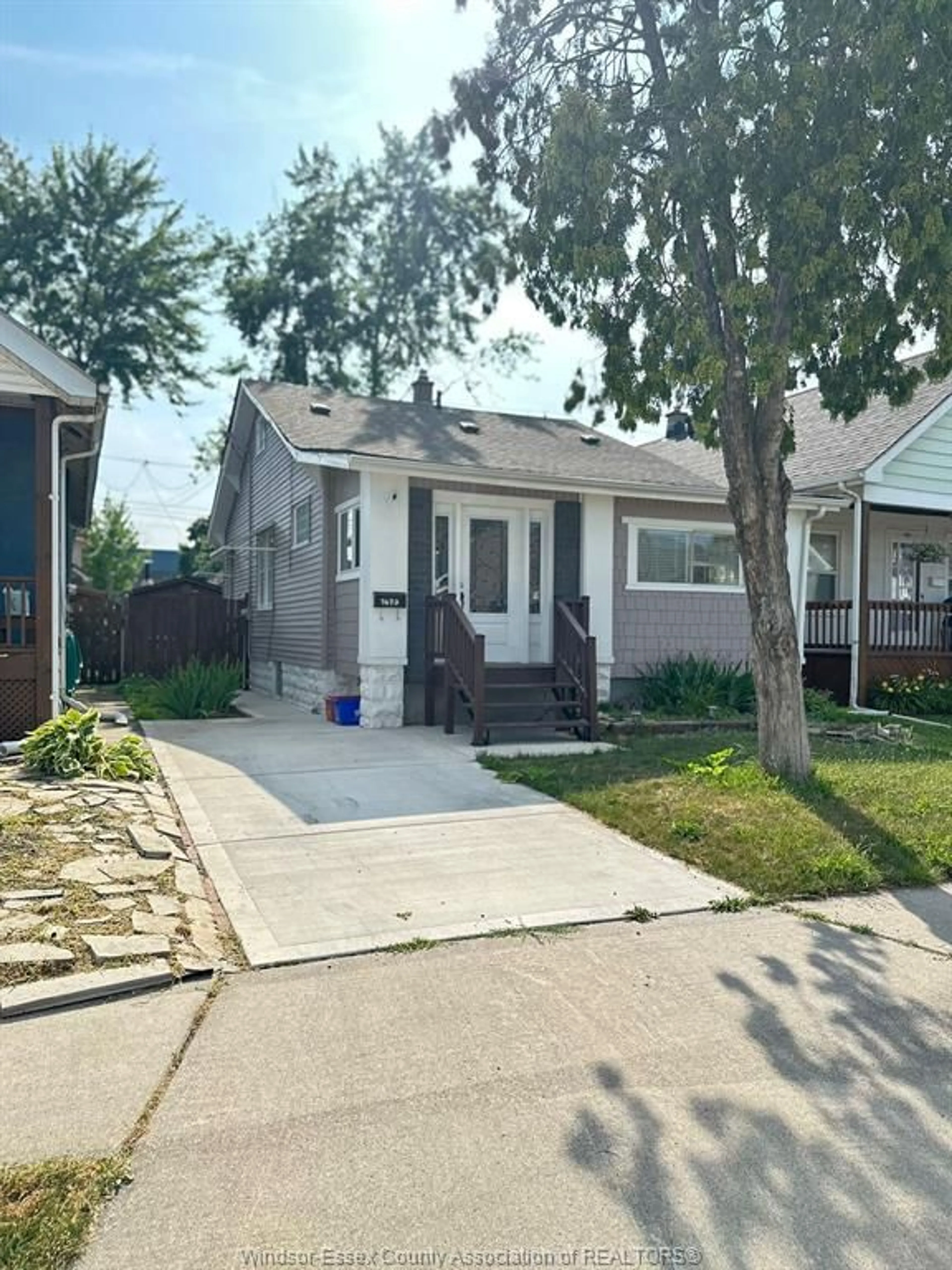 Home with vinyl exterior material, street for 1479 LILLIAN Ave, Windsor Ontario N8X 4A7