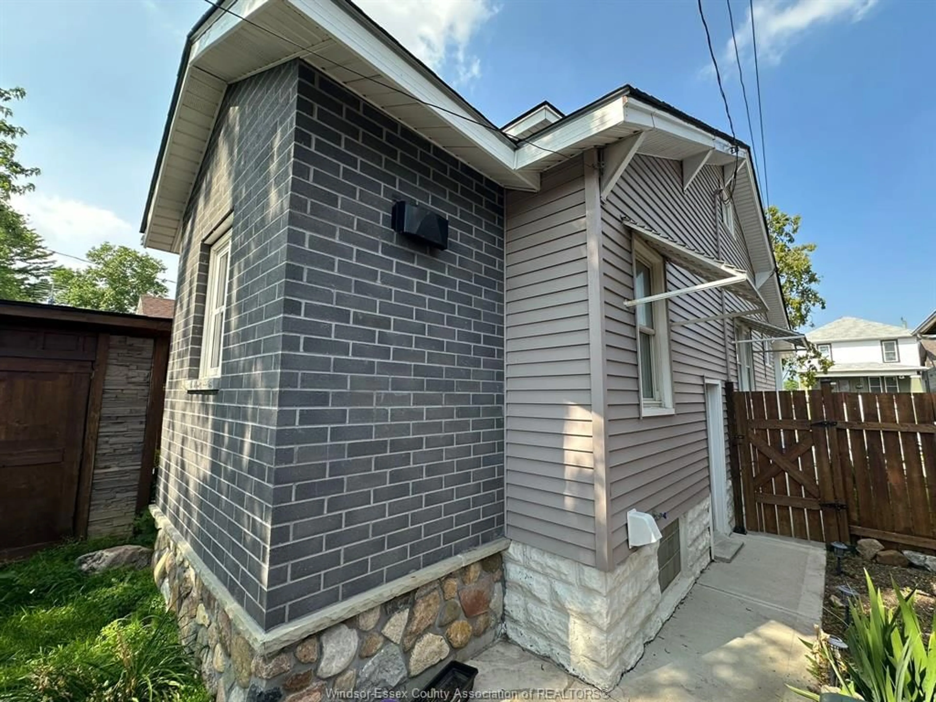 Home with brick exterior material, street for 1479 LILLIAN Ave, Windsor Ontario N8X 4A7