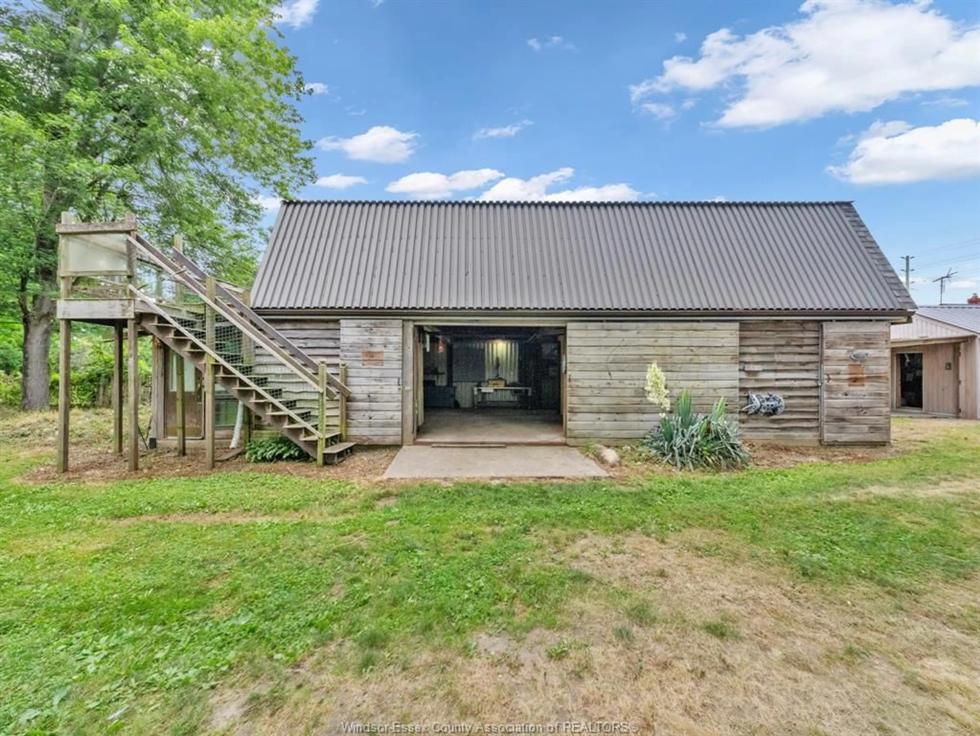 A pic from outside/outdoor area/front of a property/back of a property/a pic from drone, building for 35 WILKINSON Dr, Leamington Ontario N8H 1A1
