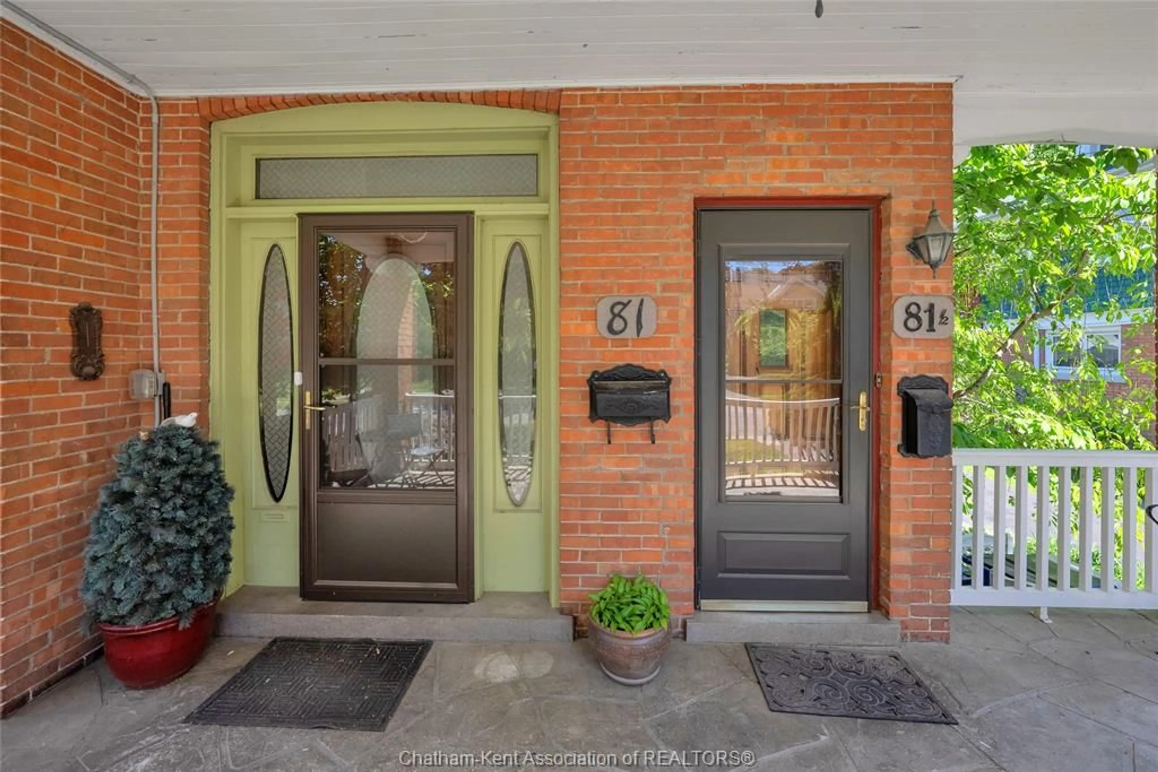 Indoor entryway for 81-81.5 Cross St, Chatham Ontario N7L 4K4