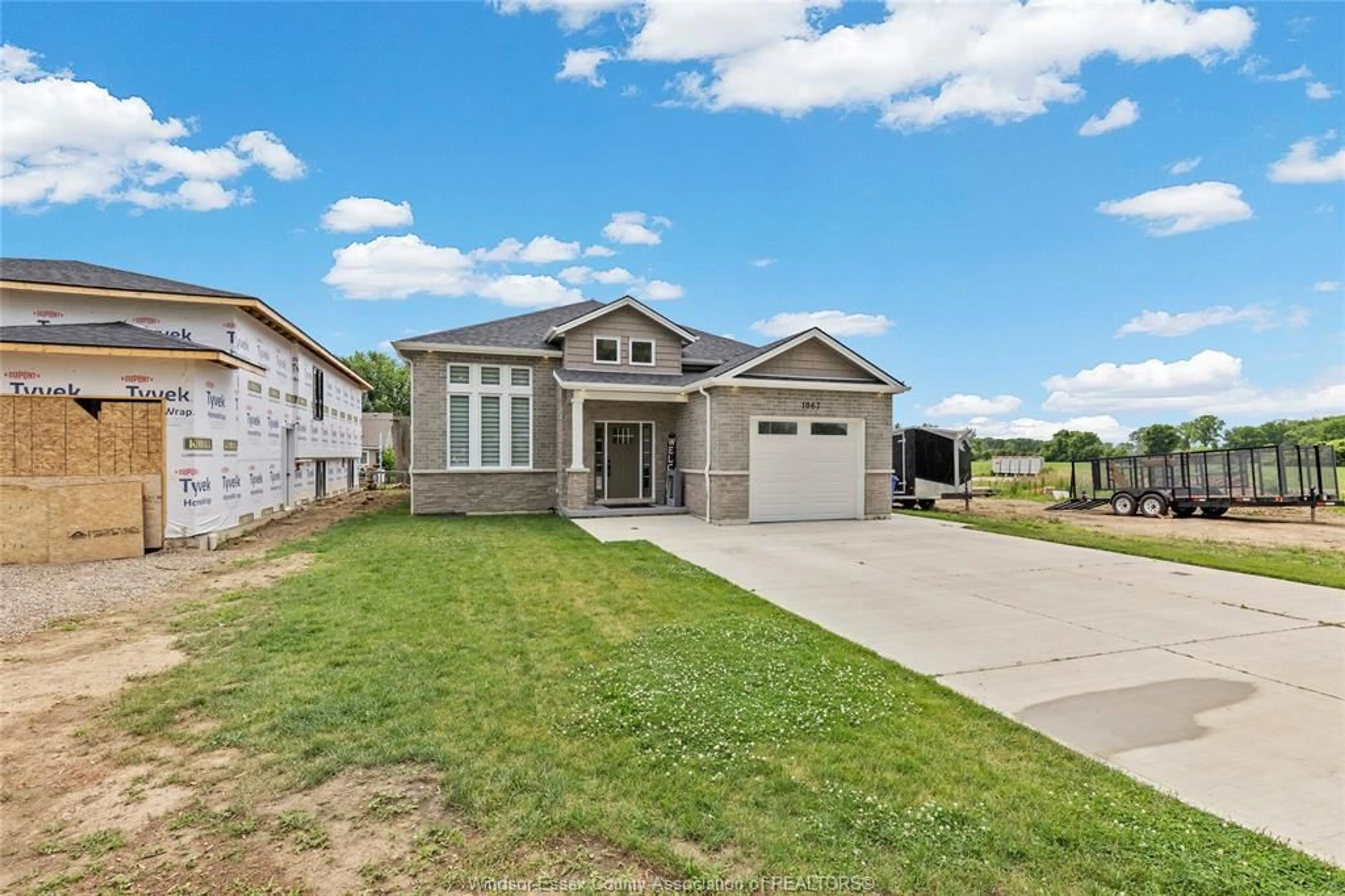 Home with vinyl exterior material, street for 1067 MAPLE Ave, Kingsville Ontario N9Y 3T5