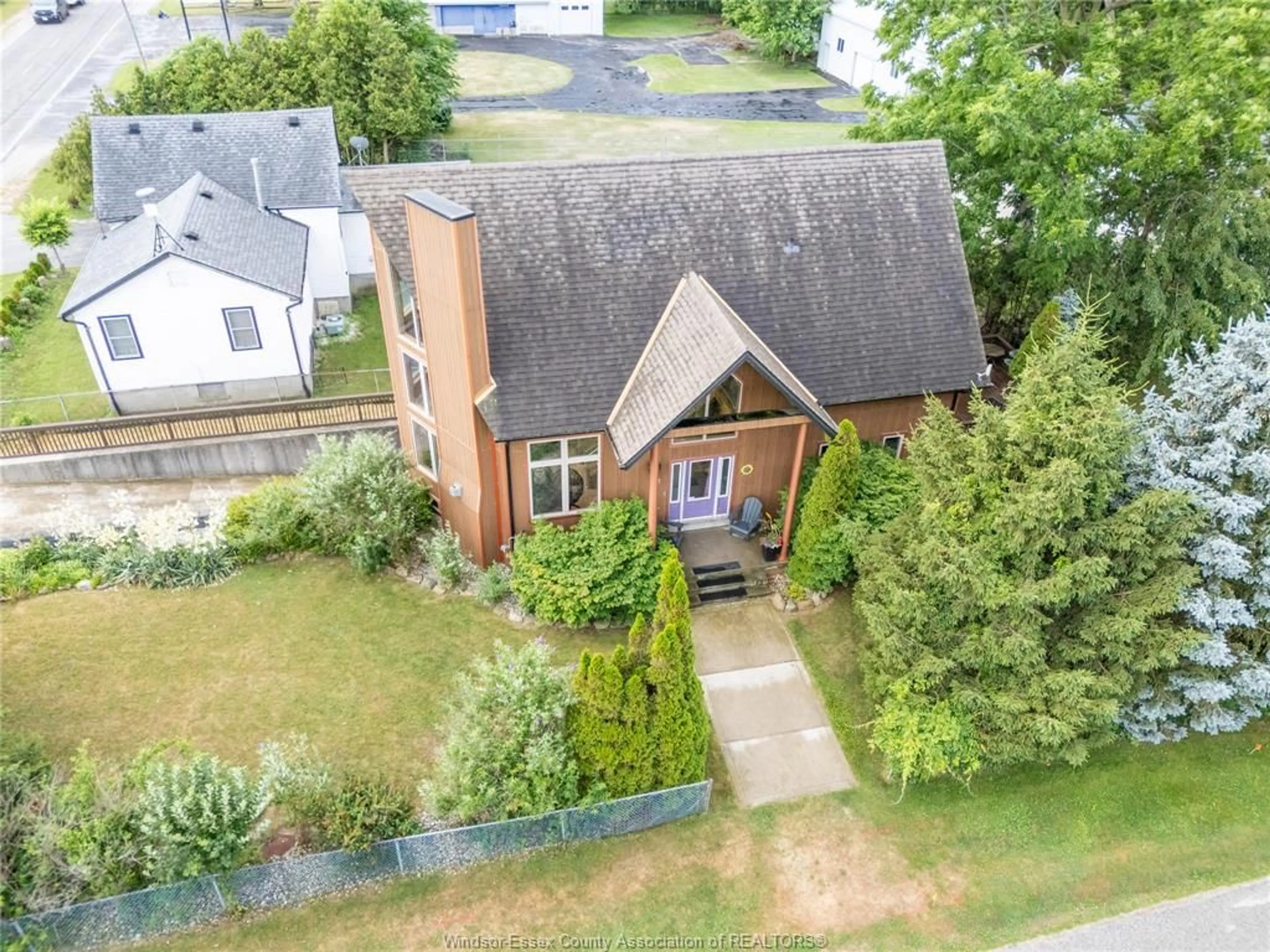 A pic from outside/outdoor area/front of a property/back of a property/a pic from drone, street for 535 ERIE (COUNTY RD 13), Essex Ontario N0G 1G0