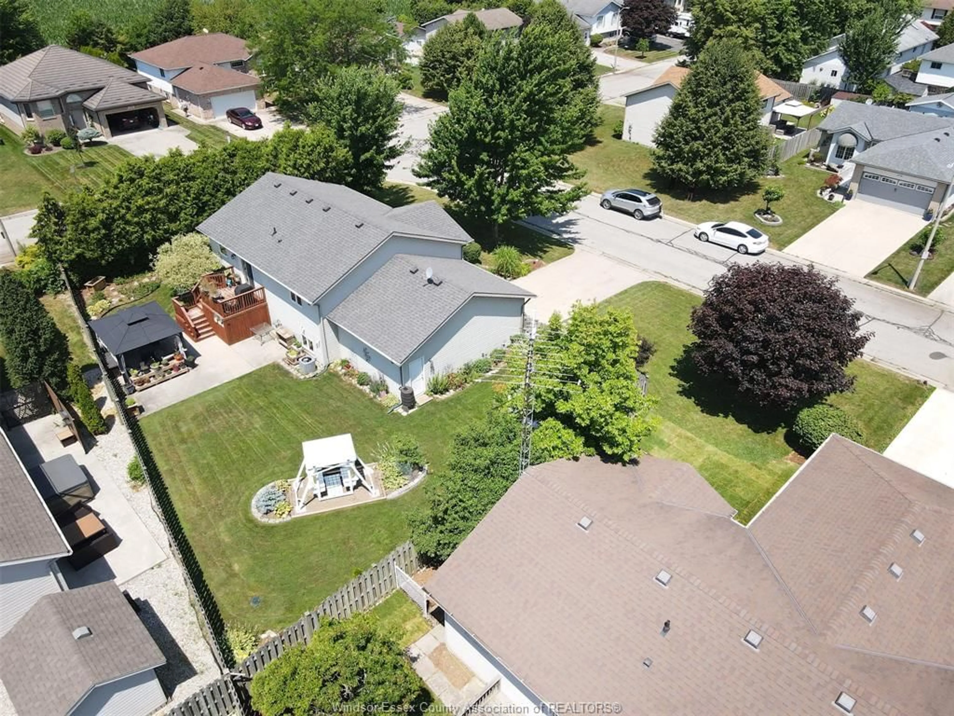 A pic from outside/outdoor area/front of a property/back of a property/a pic from drone, street for 333 MAPLE Ave, Harrow Ontario N0R 1G0