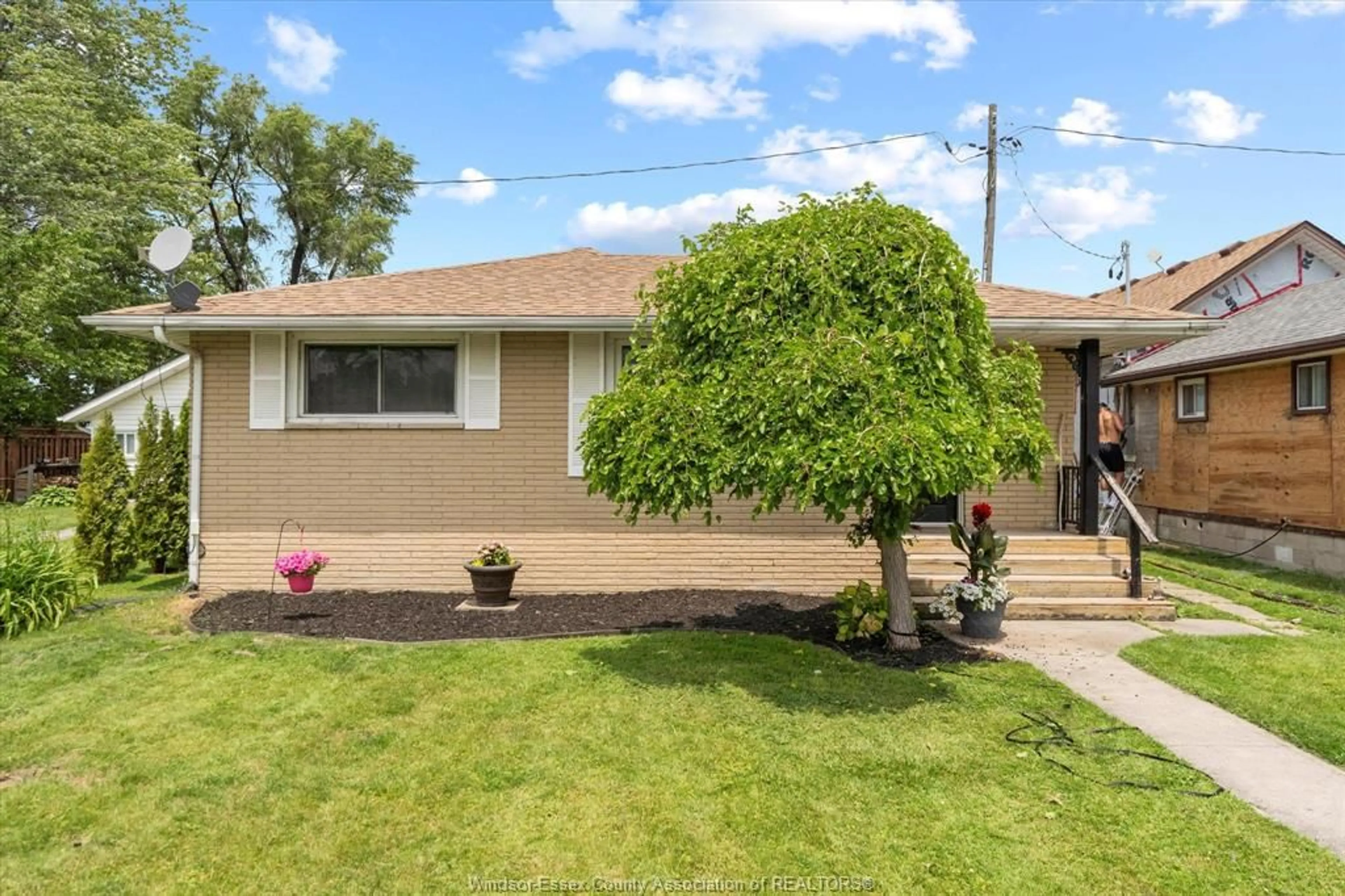 Home with vinyl exterior material, street for 591 ROSS BEACH Rd, Lakeshore Ontario N0R 1A0
