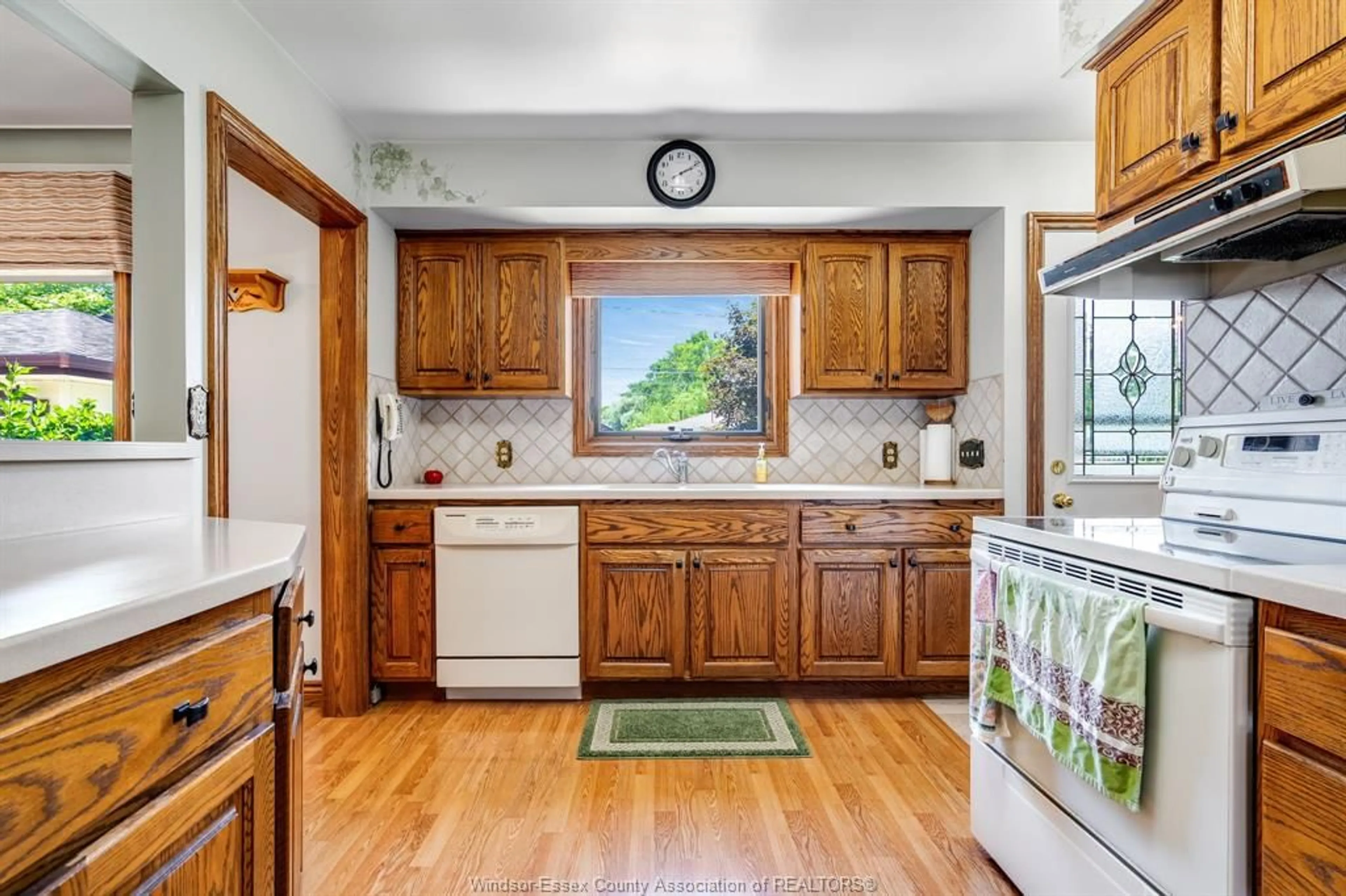 Standard kitchen, ceramic/tile floor for 1845 Fairlea Cres, Kingsville Ontario N0P 2G0