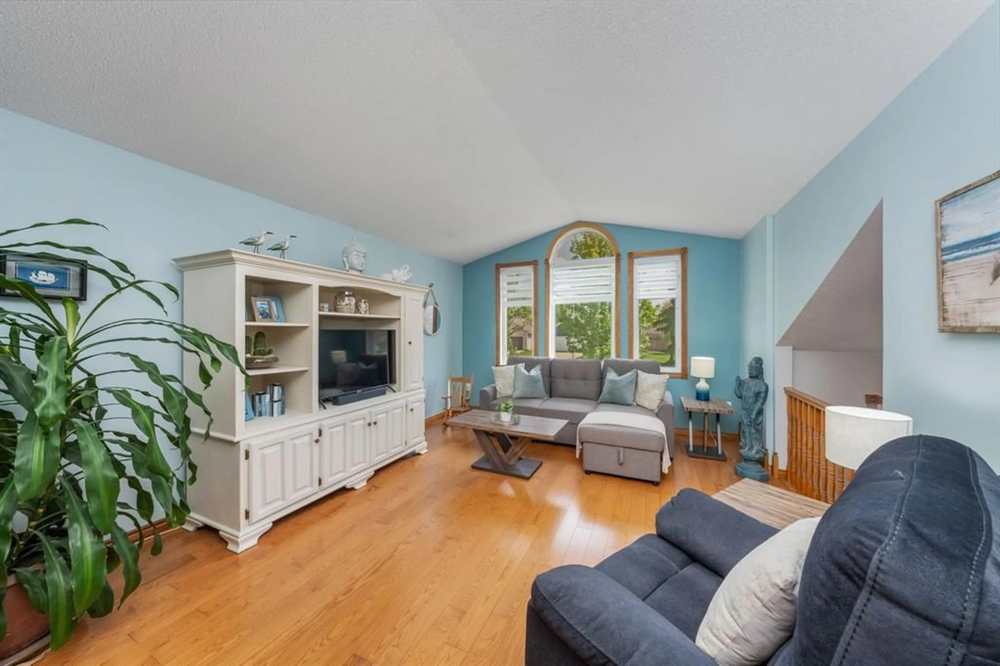 Living room with furniture, unknown for 485 BROOKE St, Plympton-Wyoming Ontario N0N 1T0
