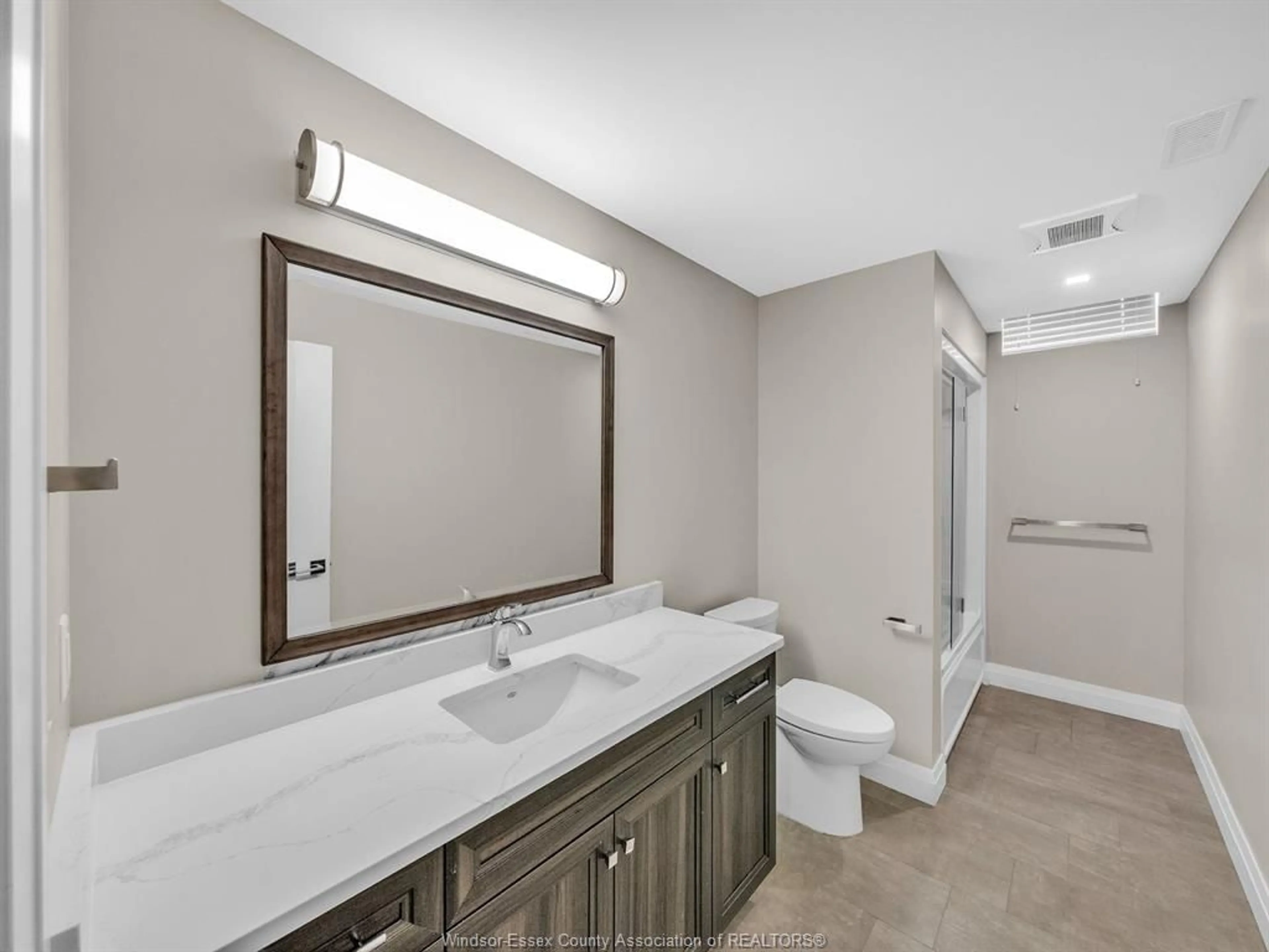 Standard bathroom, ceramic/tile floor for 85 OLIVE Dr, Leamington Ontario N8H 0E7