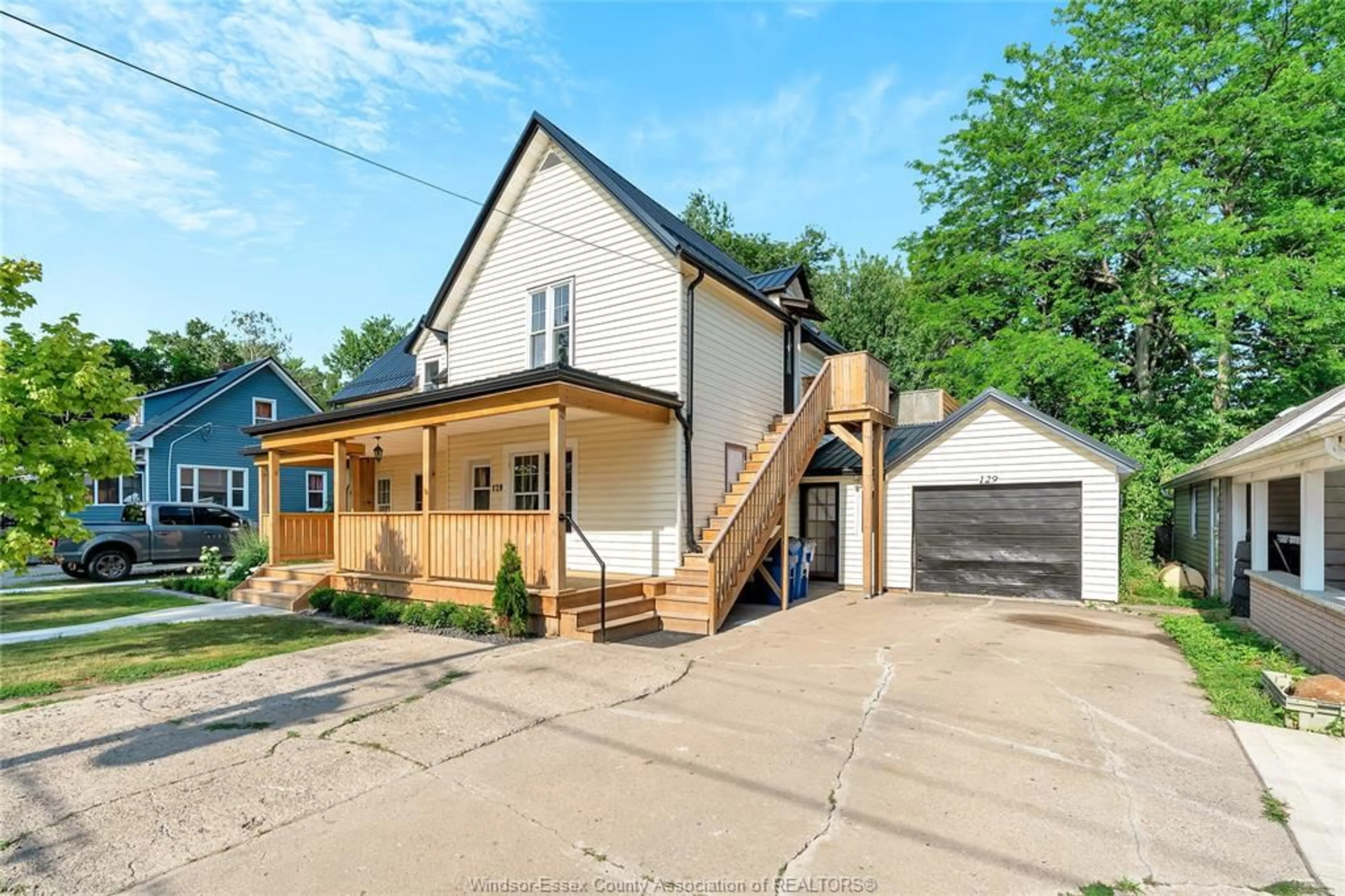 A pic from outside/outdoor area/front of a property/back of a property/a pic from drone, street for 129 ERIE, Wheatley Ontario N0P 2P0