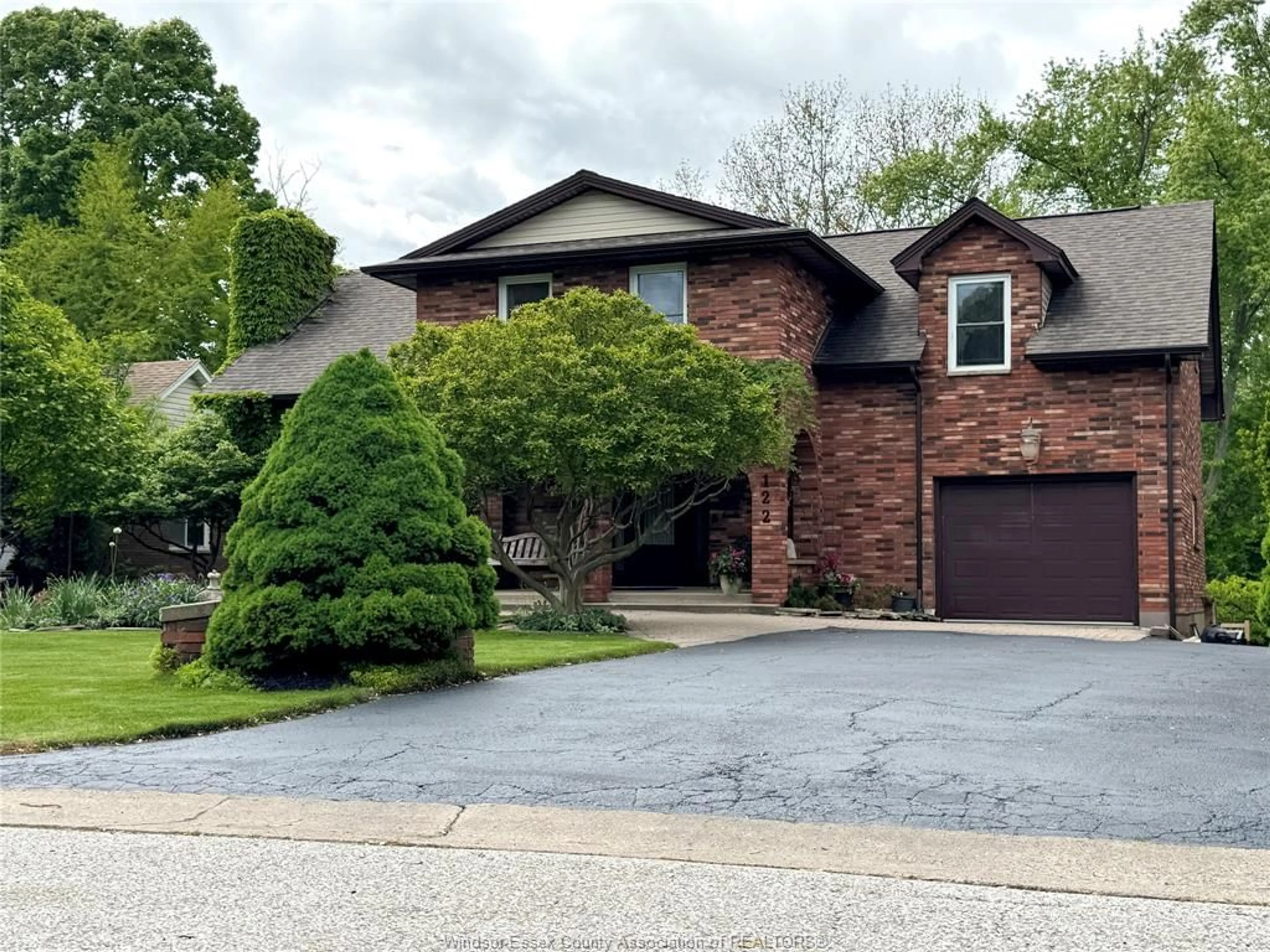 Home with brick exterior material, street for 122 AUGUSTINE Dr, Kingsville Ontario N9W 1C5
