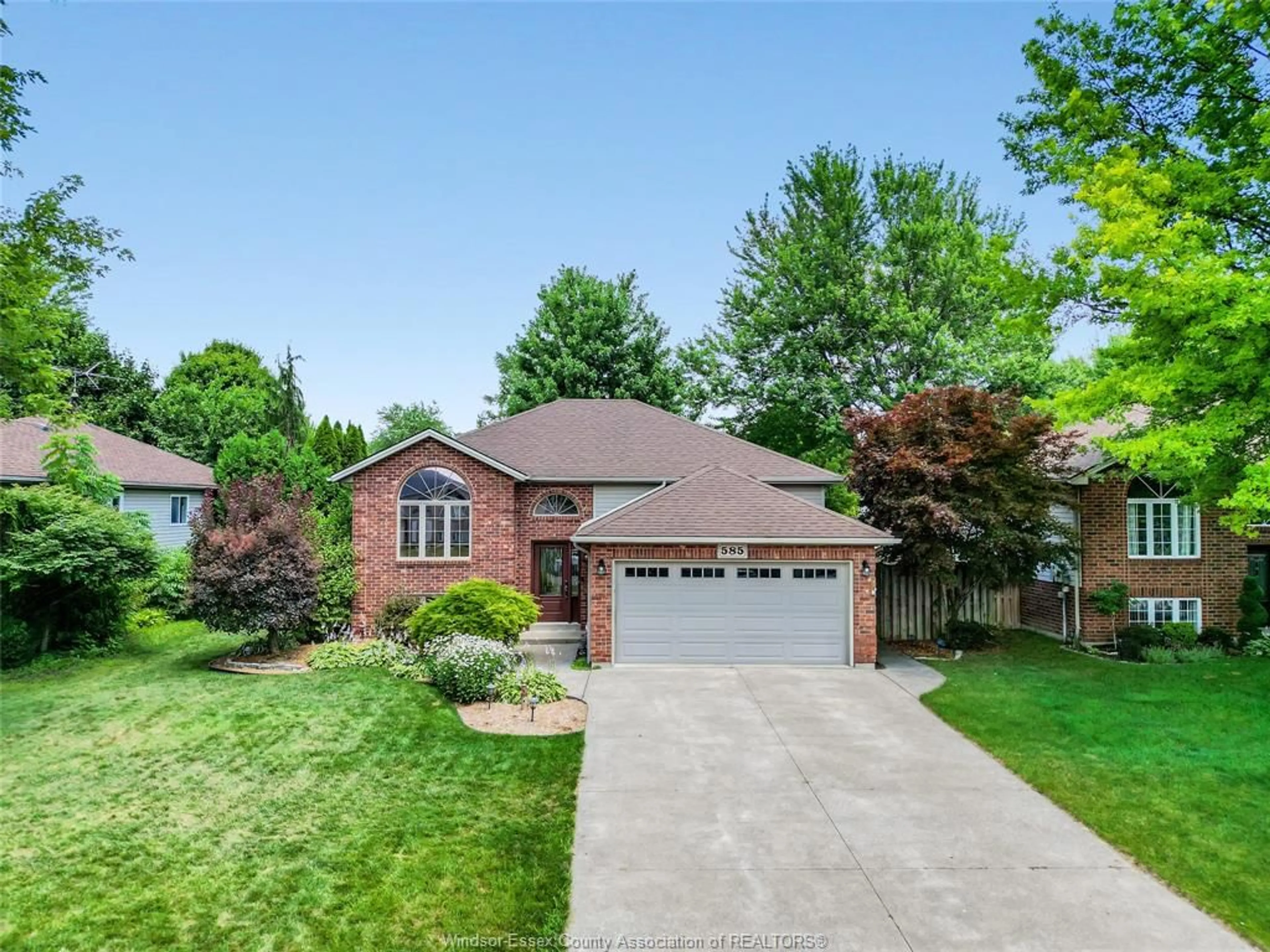 Home with brick exterior material, street for 585 VANDERNOOT, LaSalle Ontario N9J 3P7