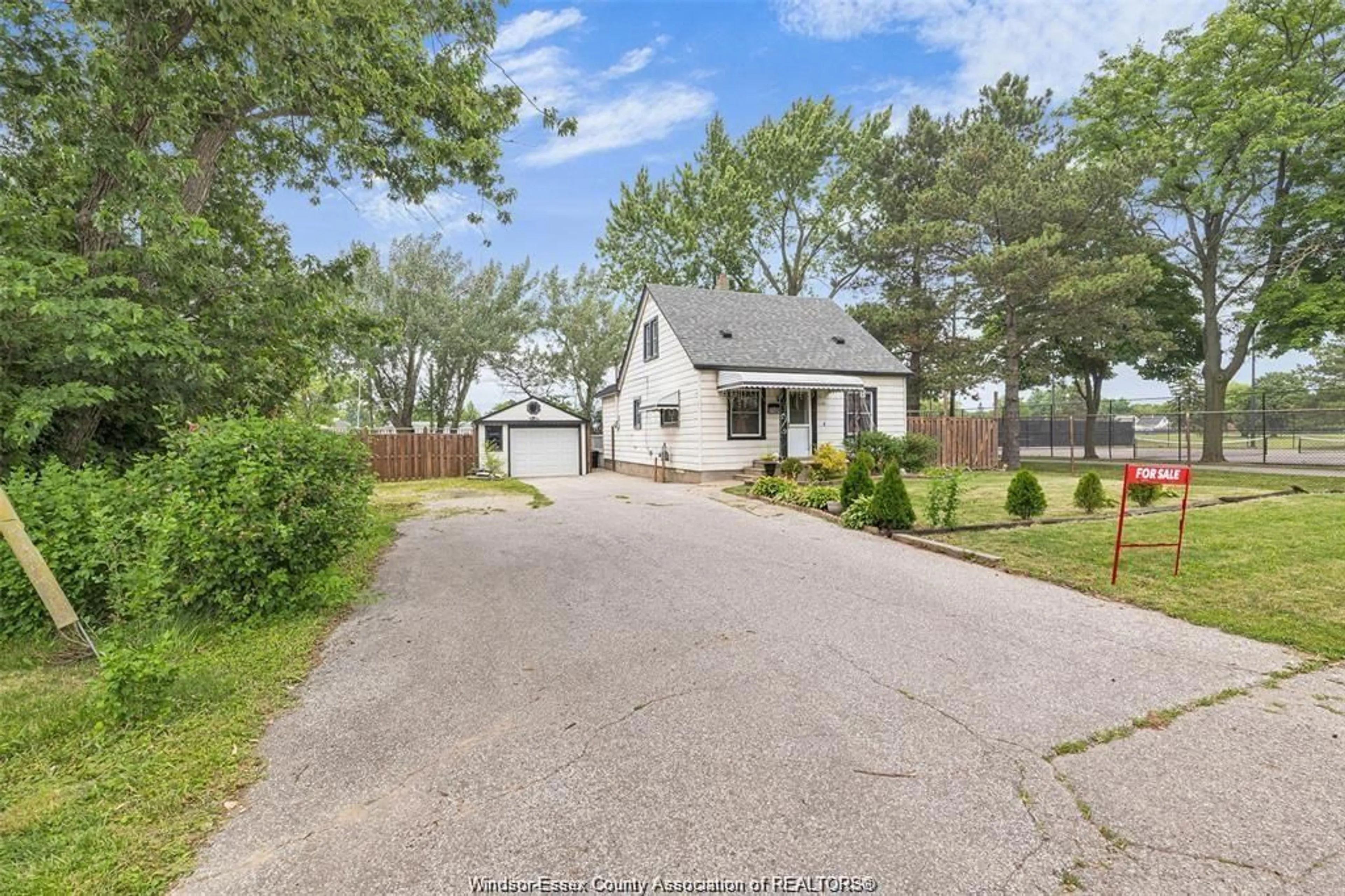 A pic from outside/outdoor area/front of a property/back of a property/a pic from drone, street for 732 VANIER St, Windsor Ontario N8X 3E6