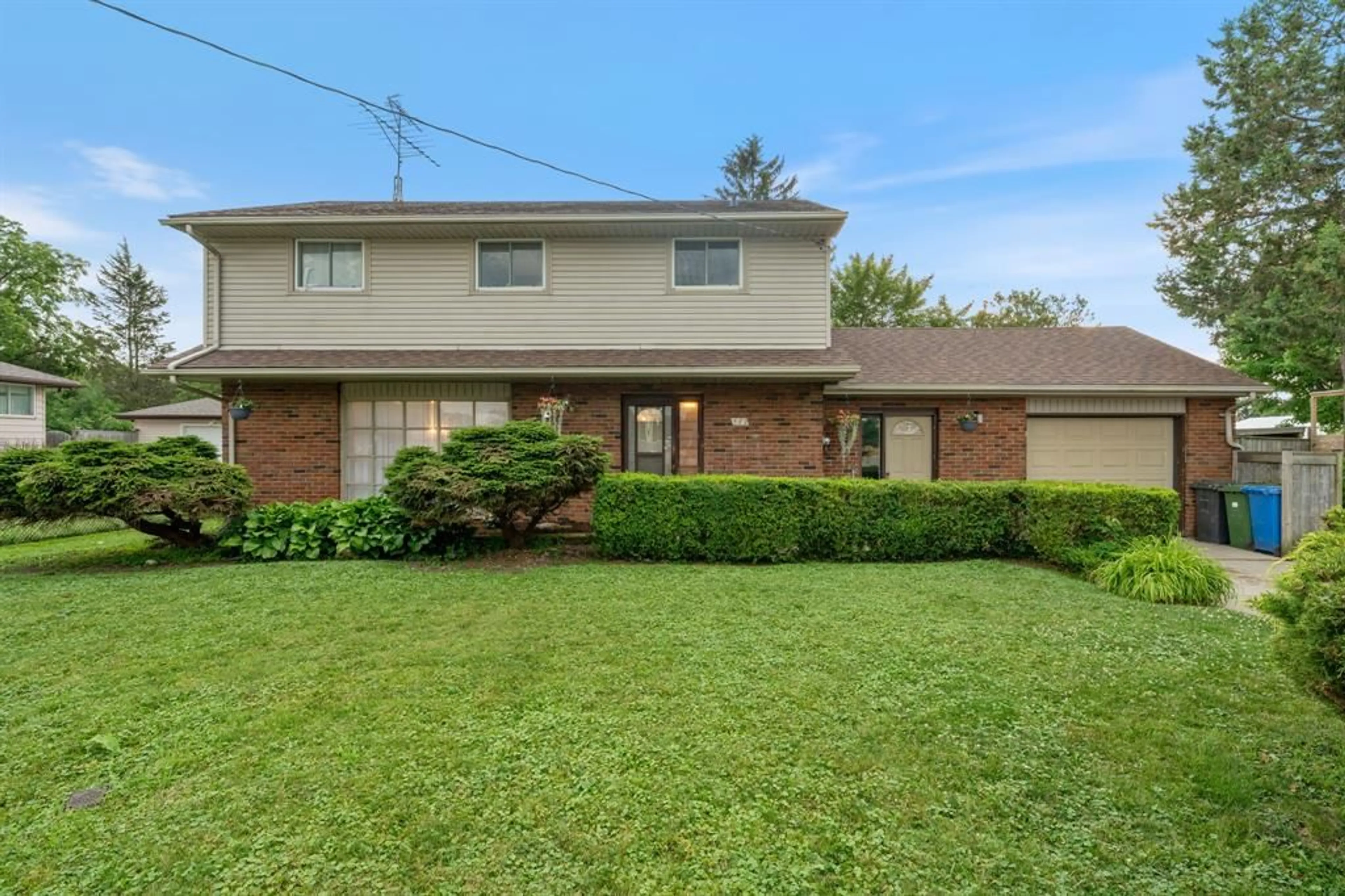Home with brick exterior material, street for 582 NIAGRA St, Plympton-Wyoming Ontario N0N 1T0