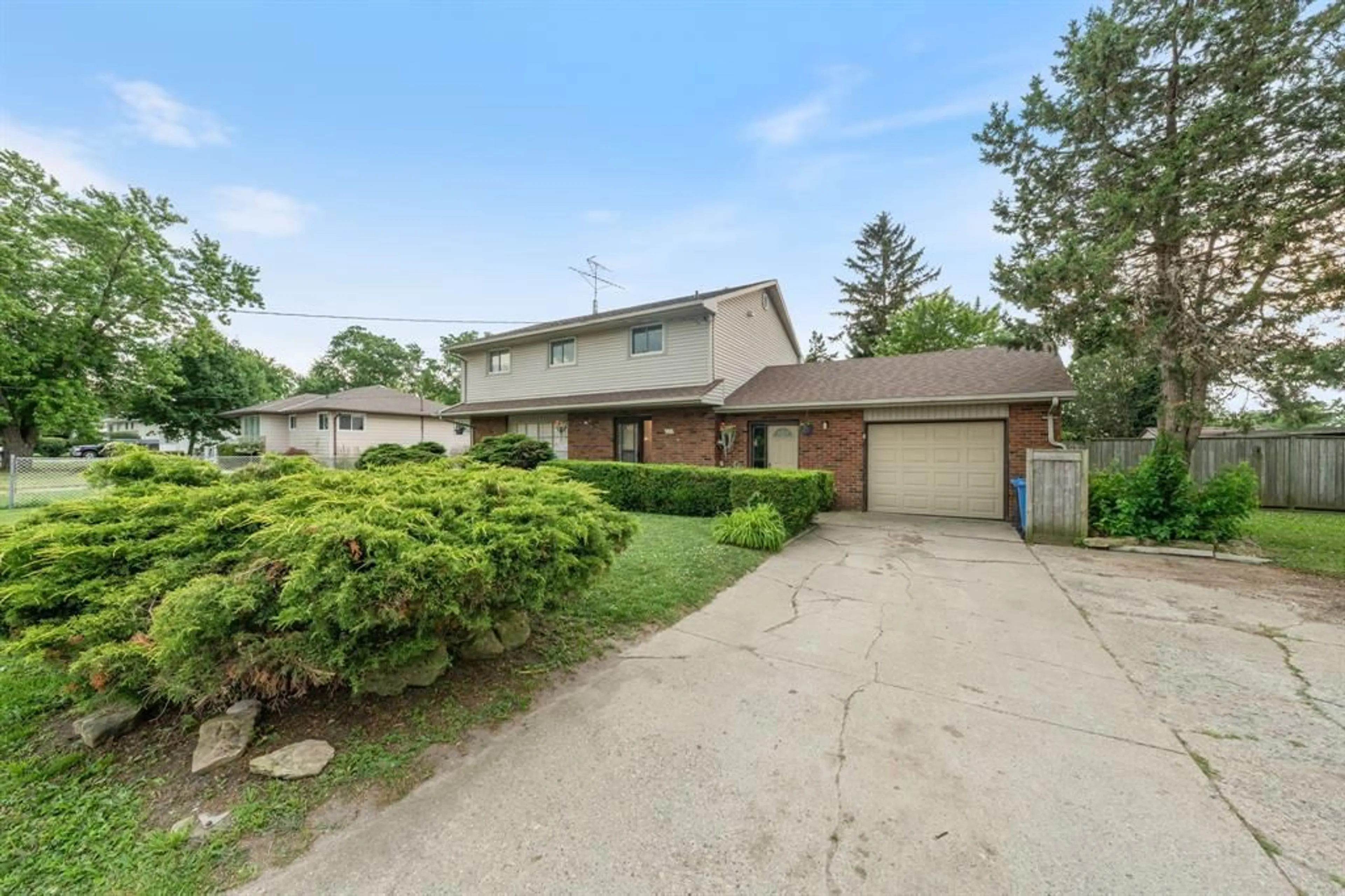Unknown for 582 NIAGRA St, Plympton-Wyoming Ontario N0N 1T0