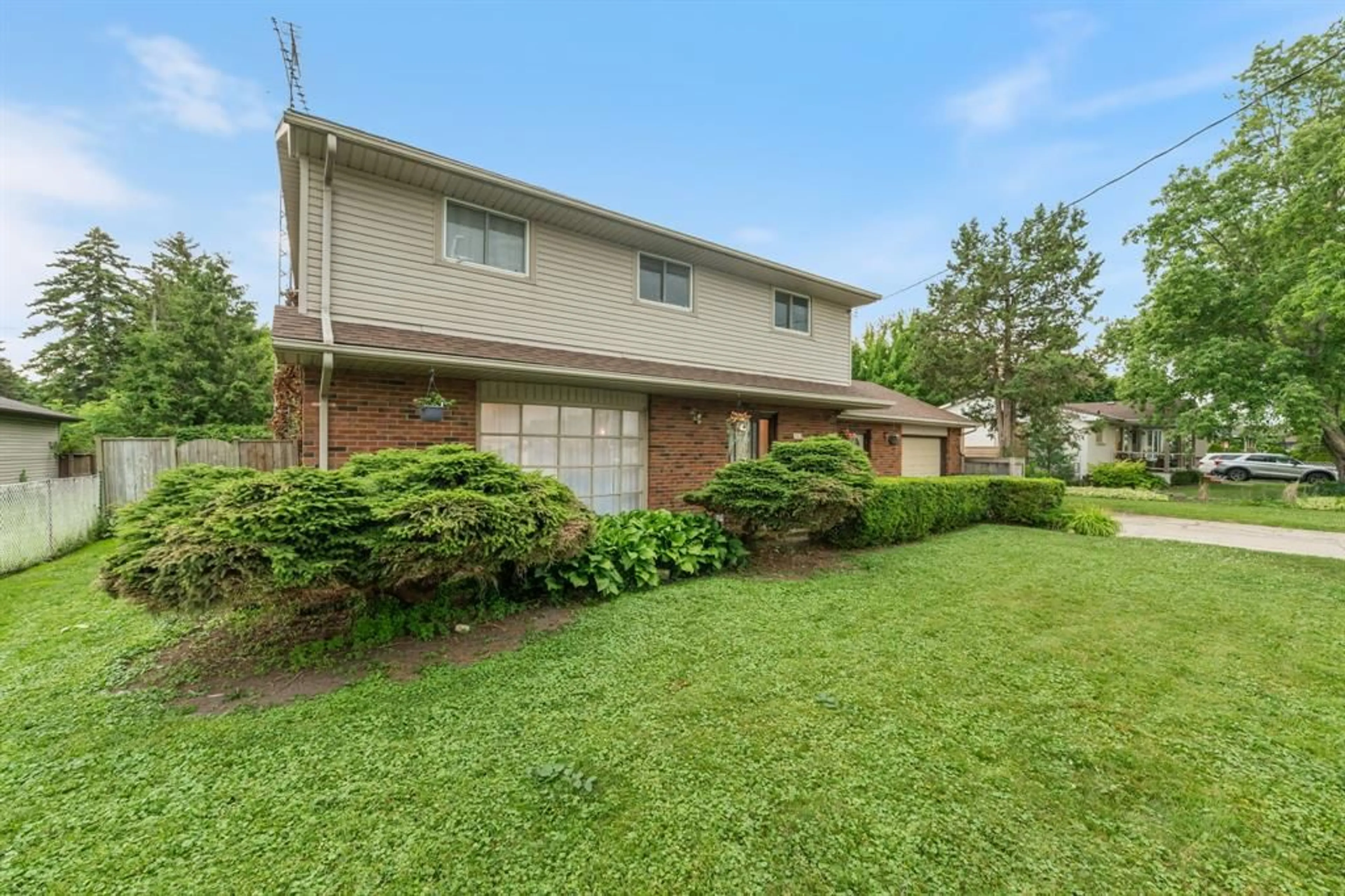 Home with brick exterior material, street for 582 NIAGRA St, Plympton-Wyoming Ontario N0N 1T0