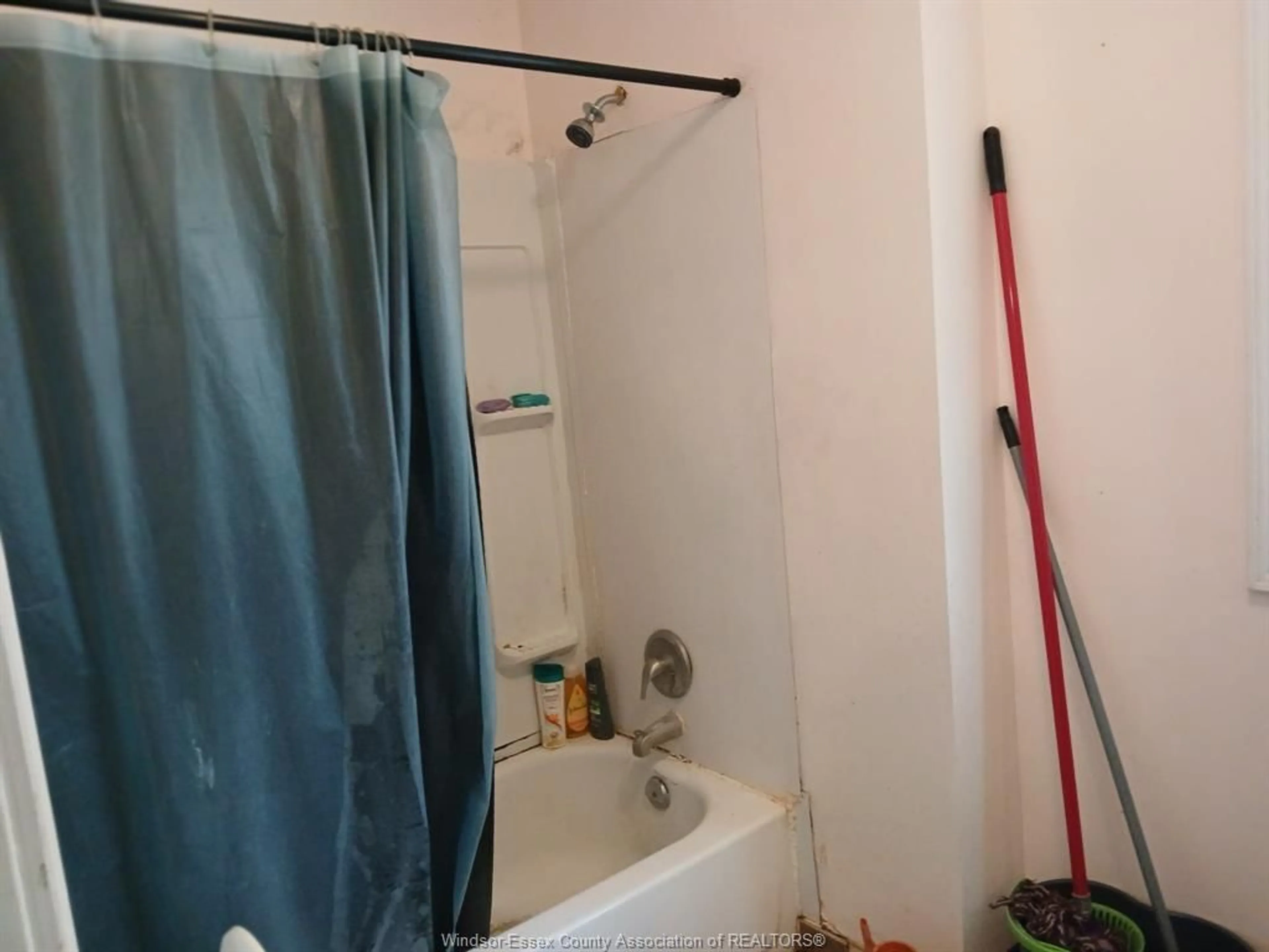 A pic of a room for 3226 Edison, Windsor Ontario N9C 1S2