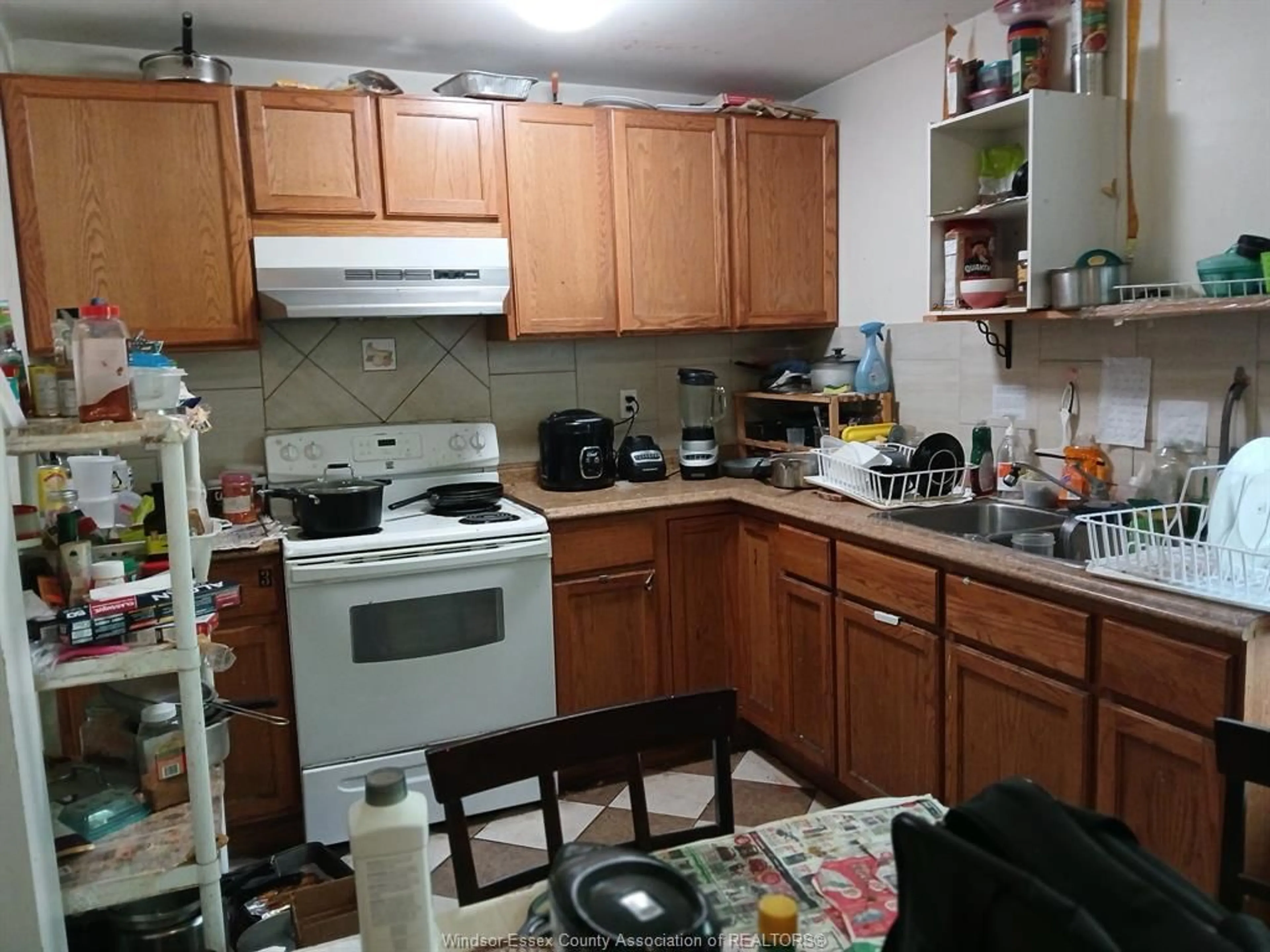 Standard kitchen, unknown for 3226 Edison, Windsor Ontario N9C 1S2