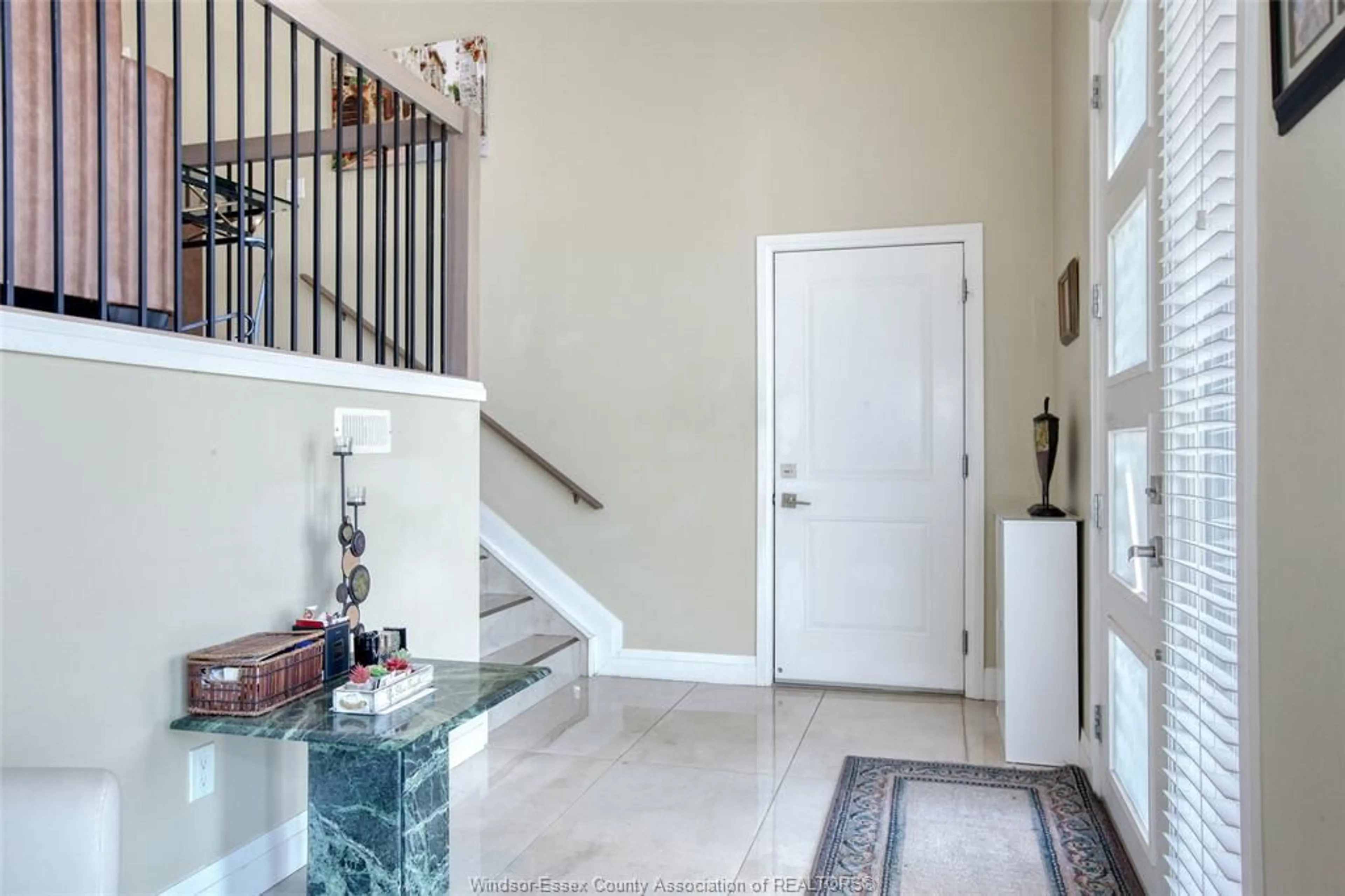 Indoor entryway for 390 Welsh Ave, Amherstburg Ontario N9V 4C8