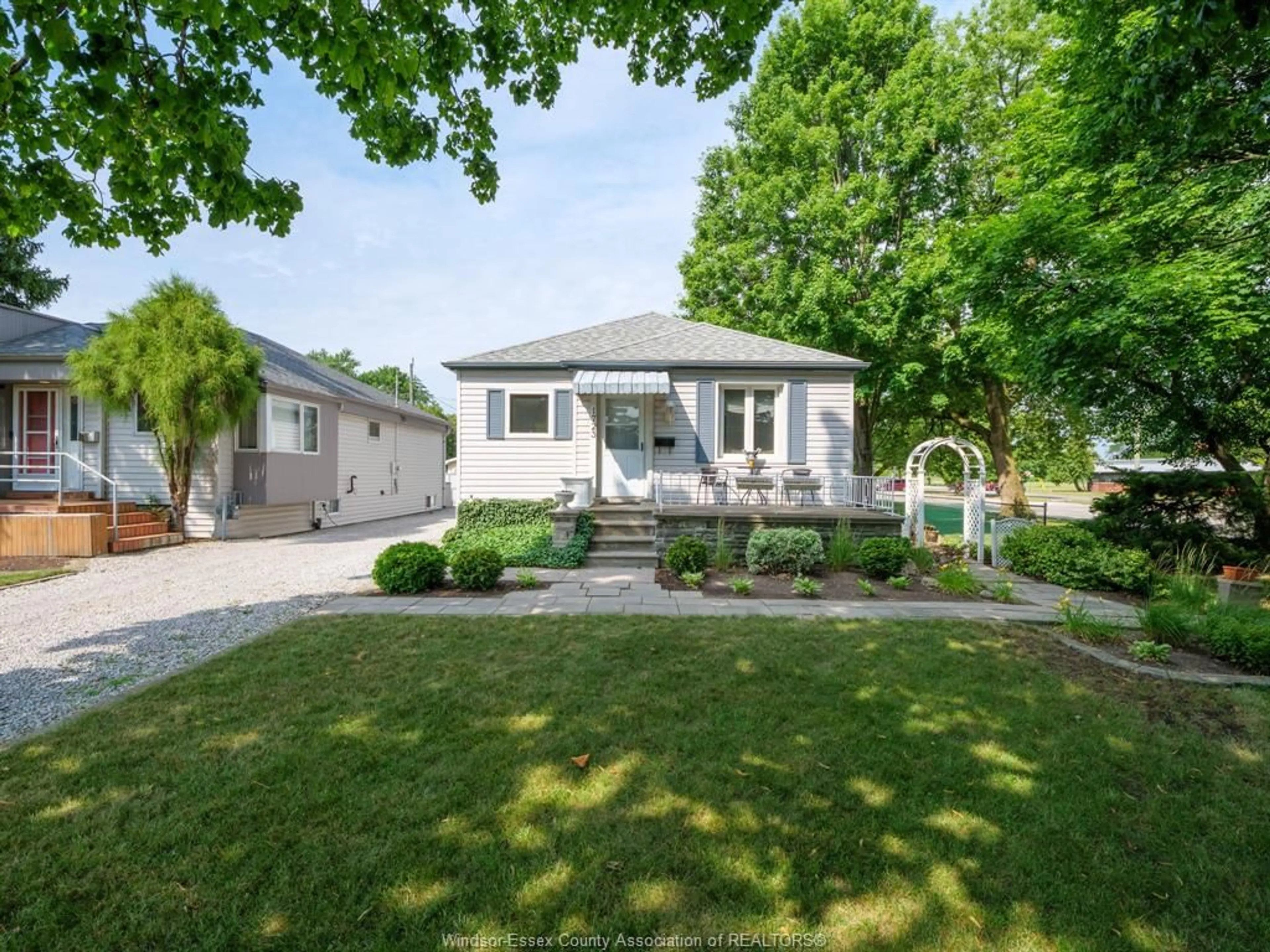A pic from outside/outdoor area/front of a property/back of a property/a pic from drone, street for 1723 Durham Pl, Windsor Ontario N8W 3A1