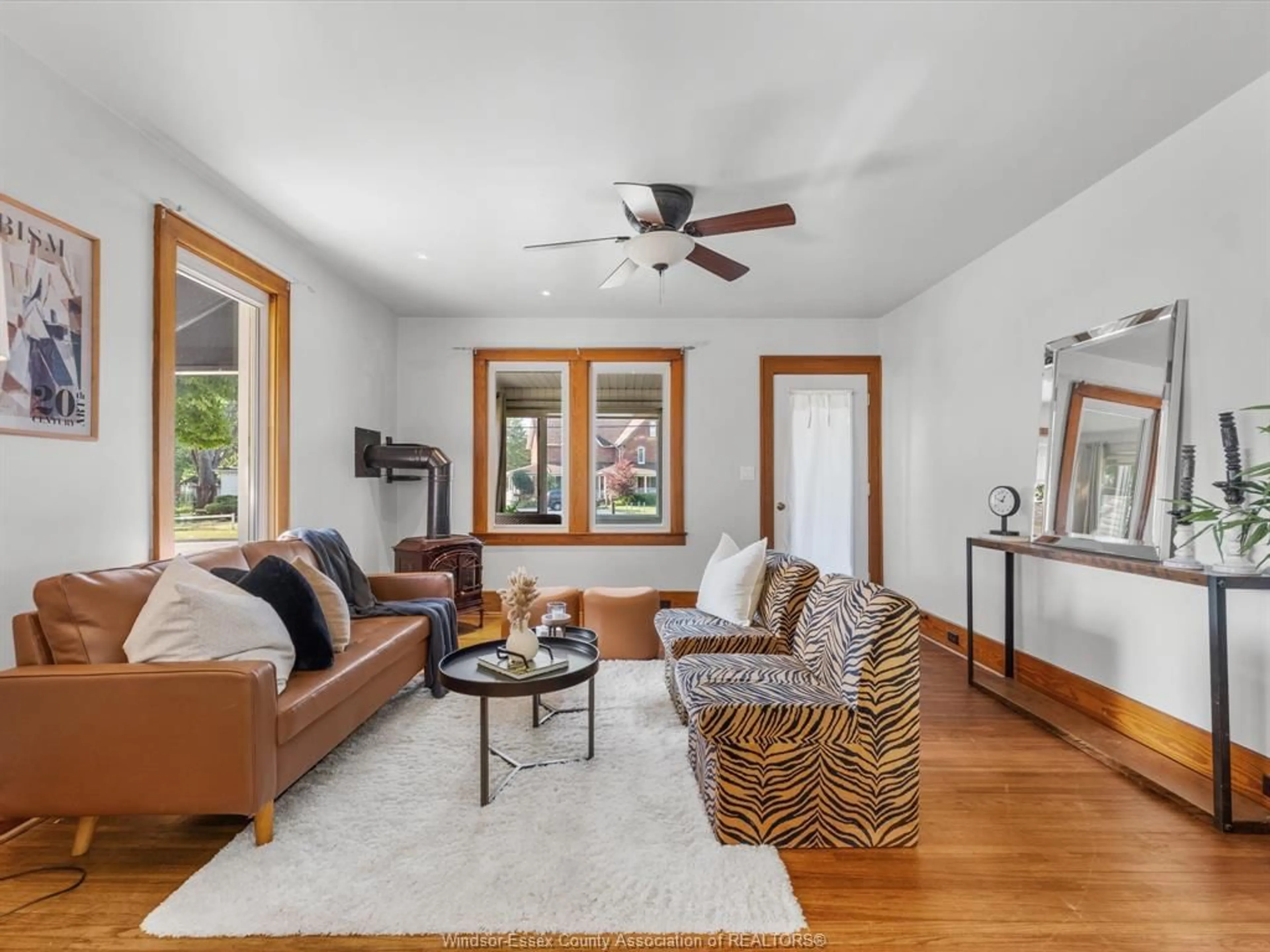 Living room with furniture, wood/laminate floor for 286 Main Street, Kingsville Ontario N9Y 3M9