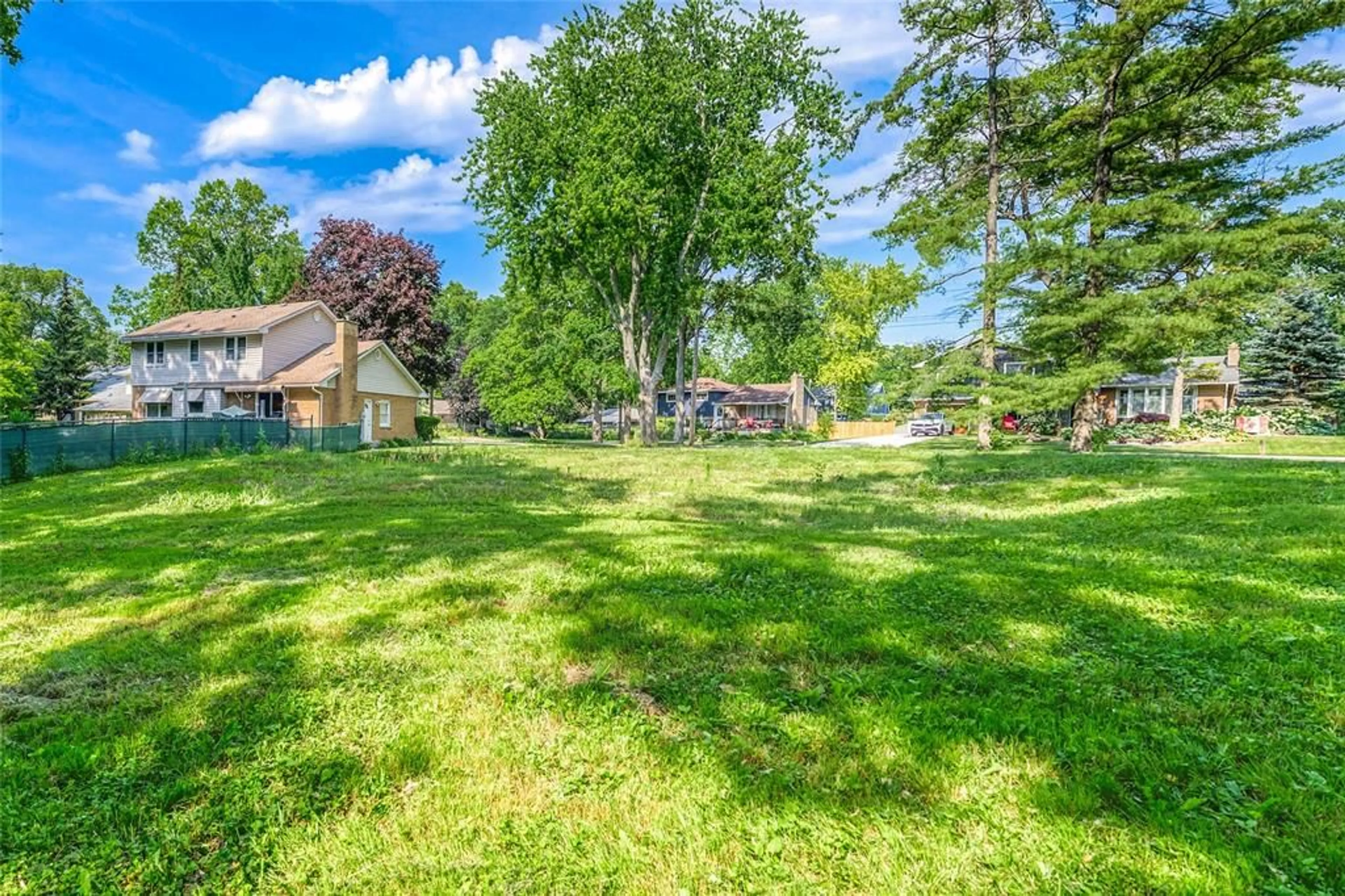A pic from outside/outdoor area/front of a property/back of a property/a pic from drone, unknown for 1307S RIDGEWOOD Dr, Sarnia Ontario N7V 3R2