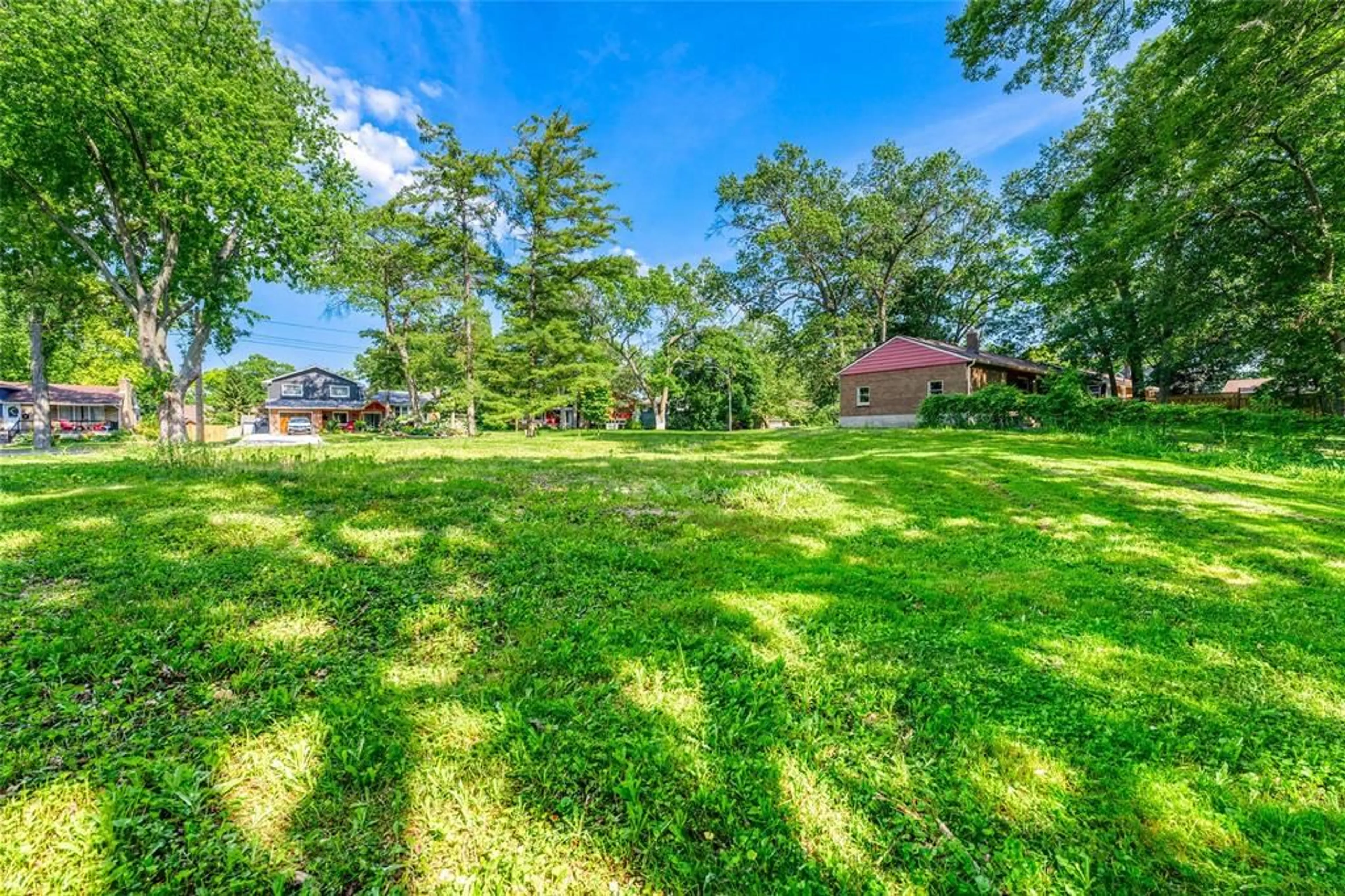 A pic from outside/outdoor area/front of a property/back of a property/a pic from drone, unknown for 1307S RIDGEWOOD Dr, Sarnia Ontario N7V 3R2