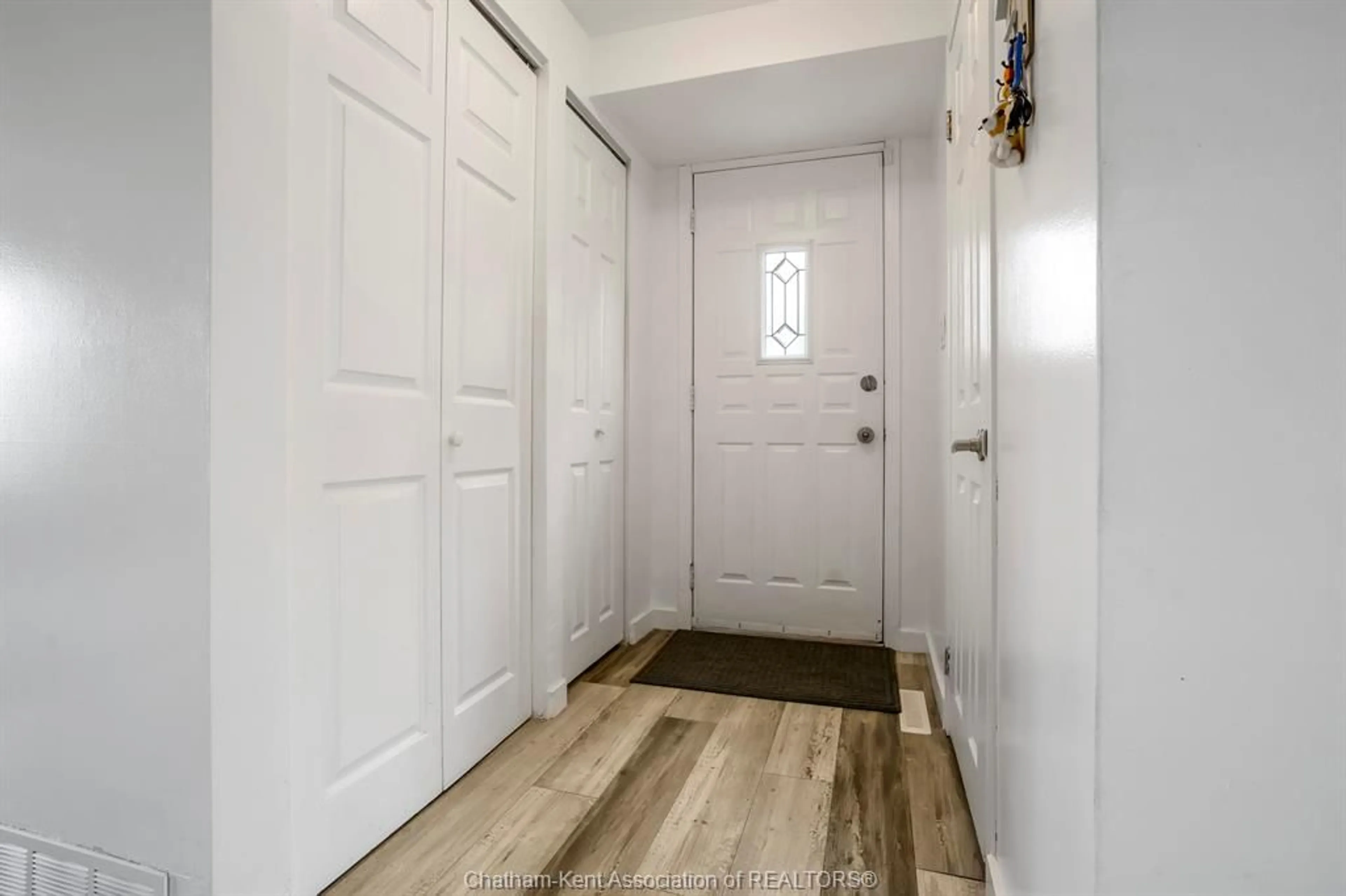Indoor entryway for 132 Berry St, Chatham Ontario N7M 3B3