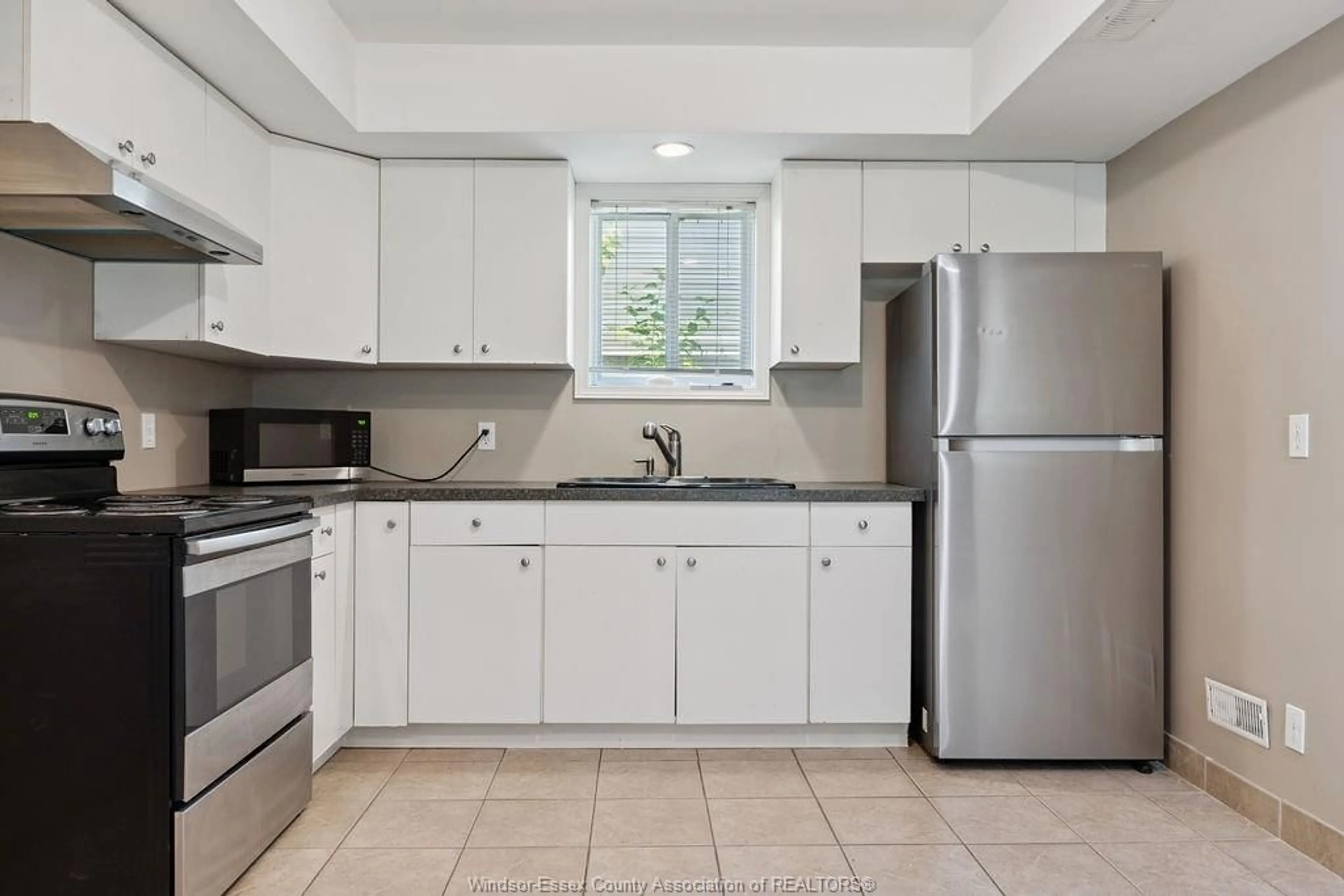 Standard kitchen, ceramic/tile floor for 2574 GEORGE Ave, Windsor Ontario N8W 4M7