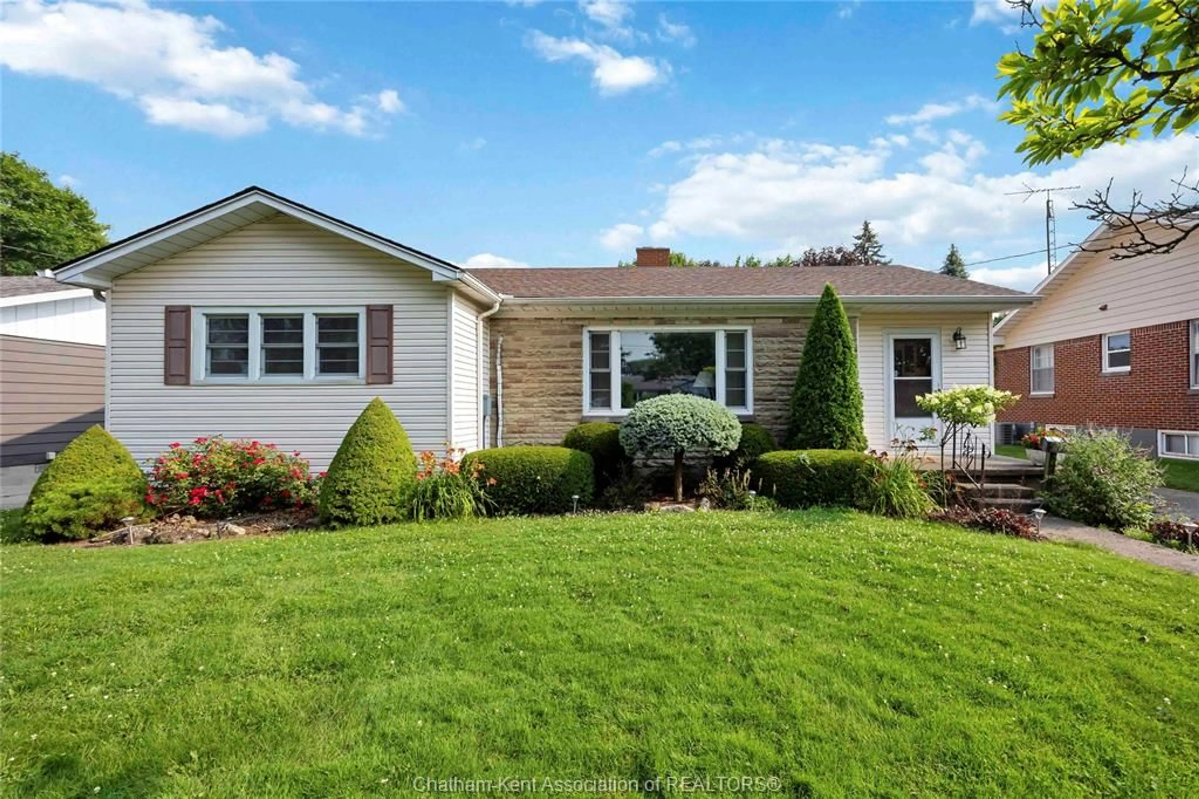 Home with vinyl exterior material, unknown for 73 Phair Ave, Wallaceburg Ontario N8A 2M4