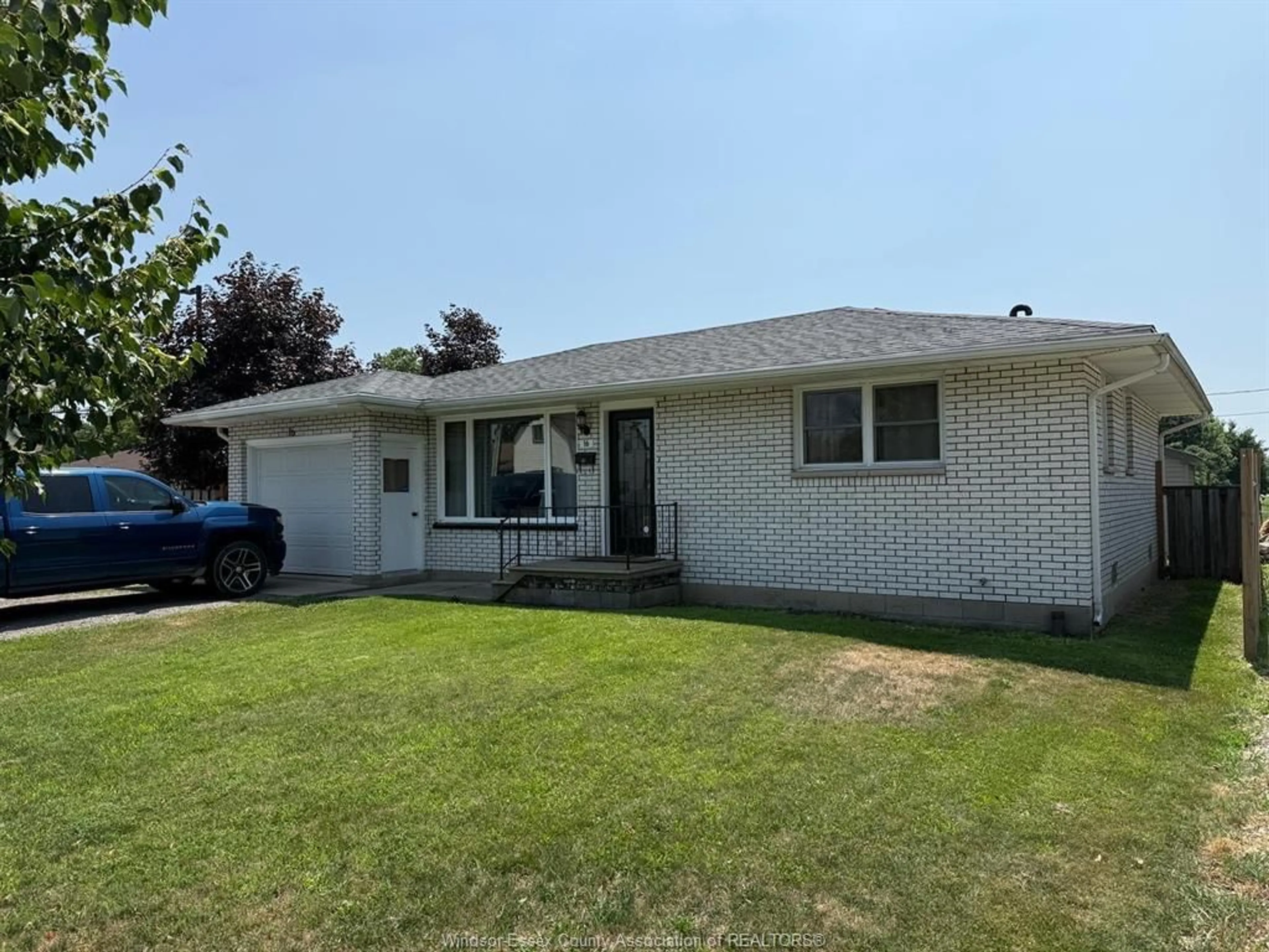 Home with vinyl exterior material, street for 16 WILKINSON Dr, Leamington Ontario N8H 1A2