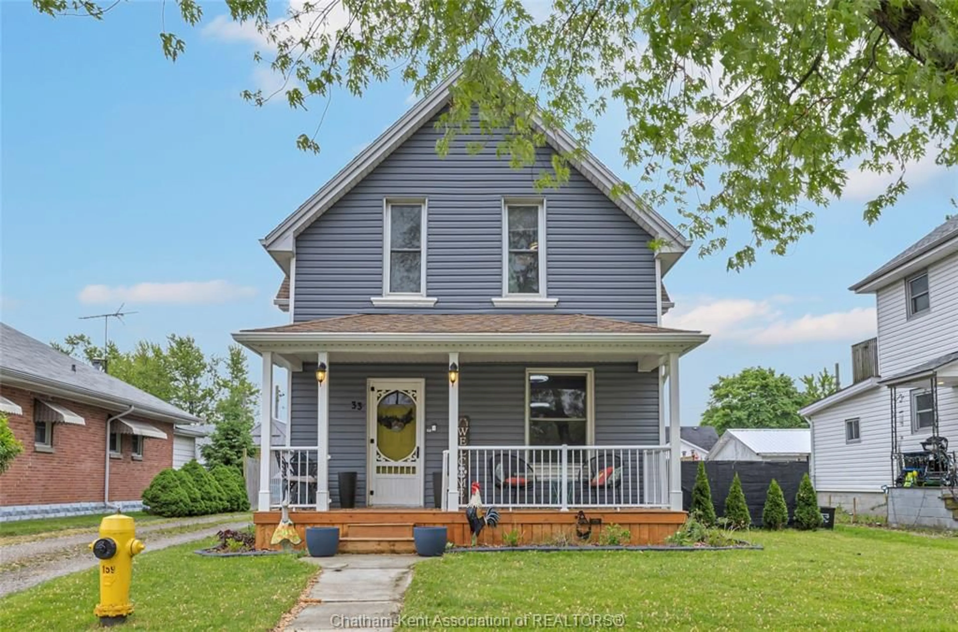 Home with vinyl exterior material, street for 33 Canal St, Tilbury Ontario N0P 2L0