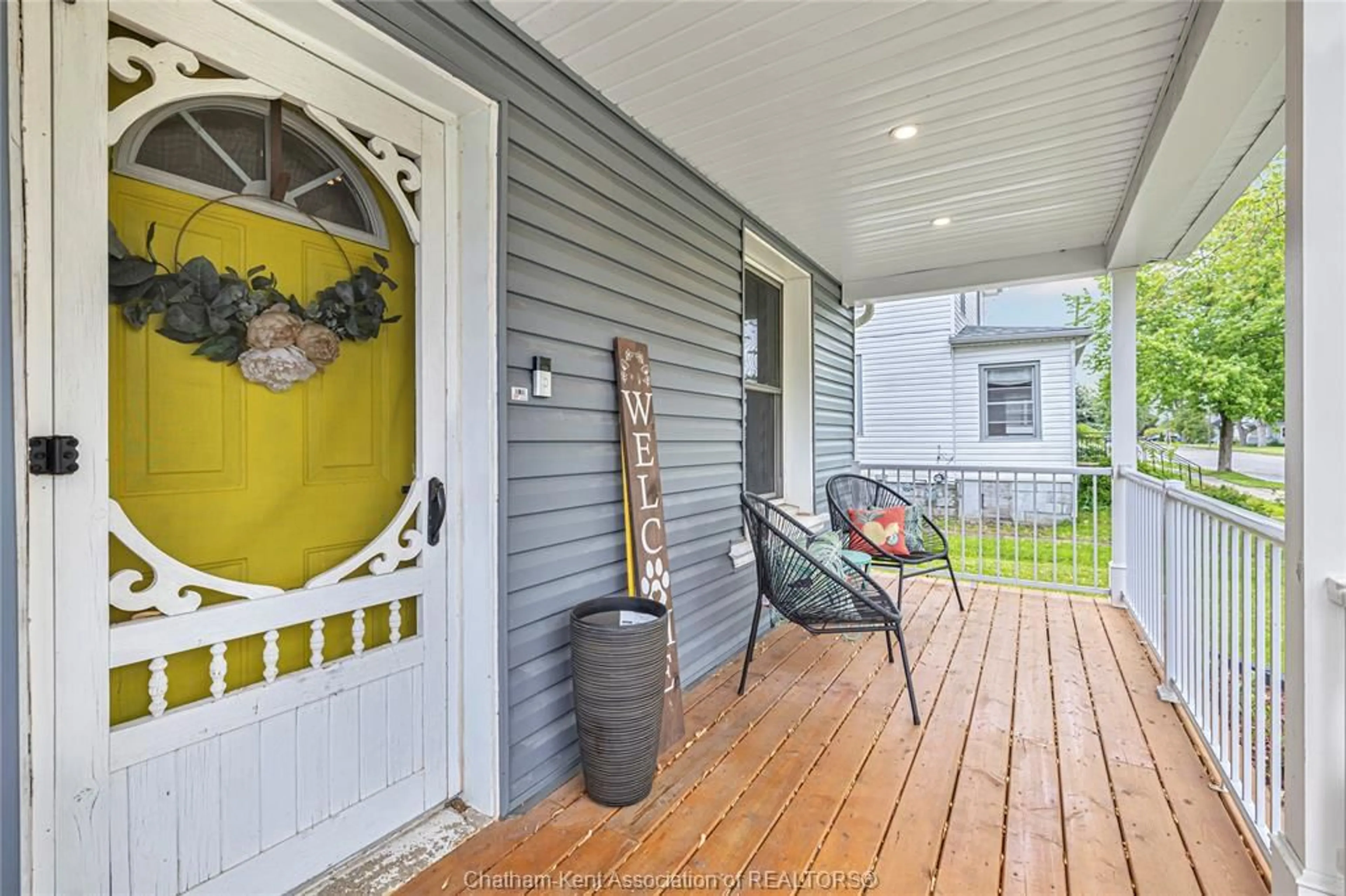 Indoor entryway for 33 Canal St, Tilbury Ontario N0P 2L0