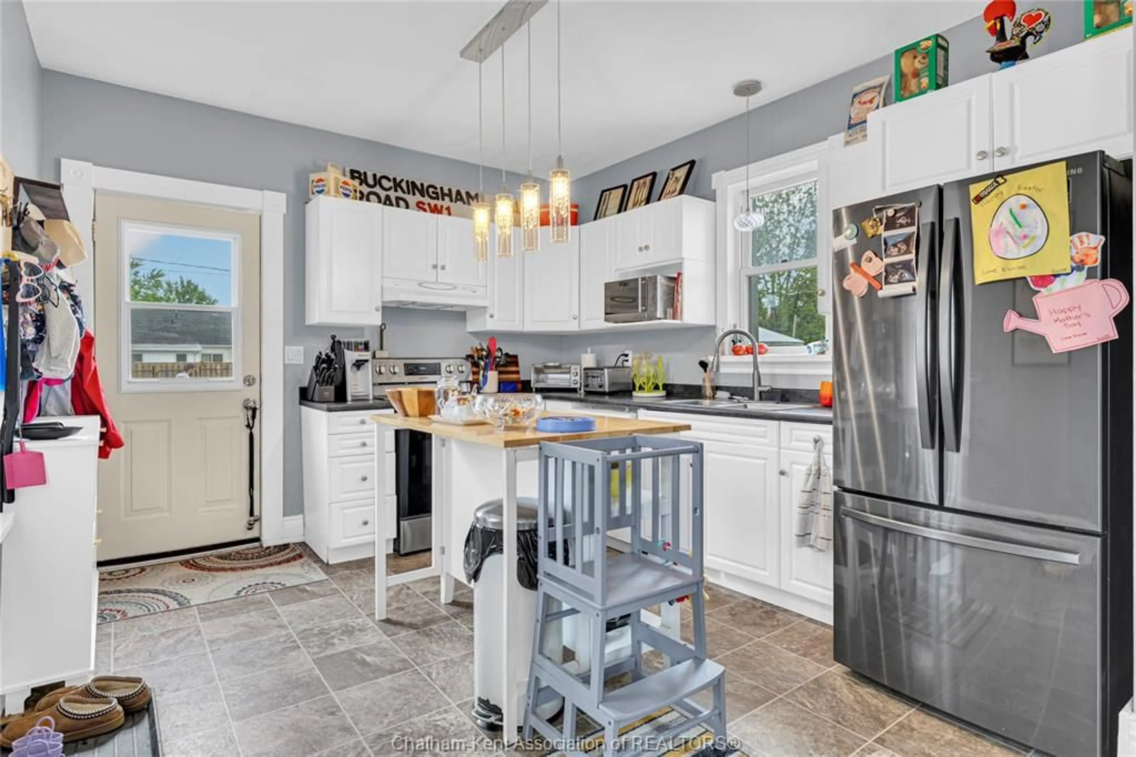 Open concept kitchen, ceramic/tile floor for 33 Canal St, Tilbury Ontario N0P 2L0