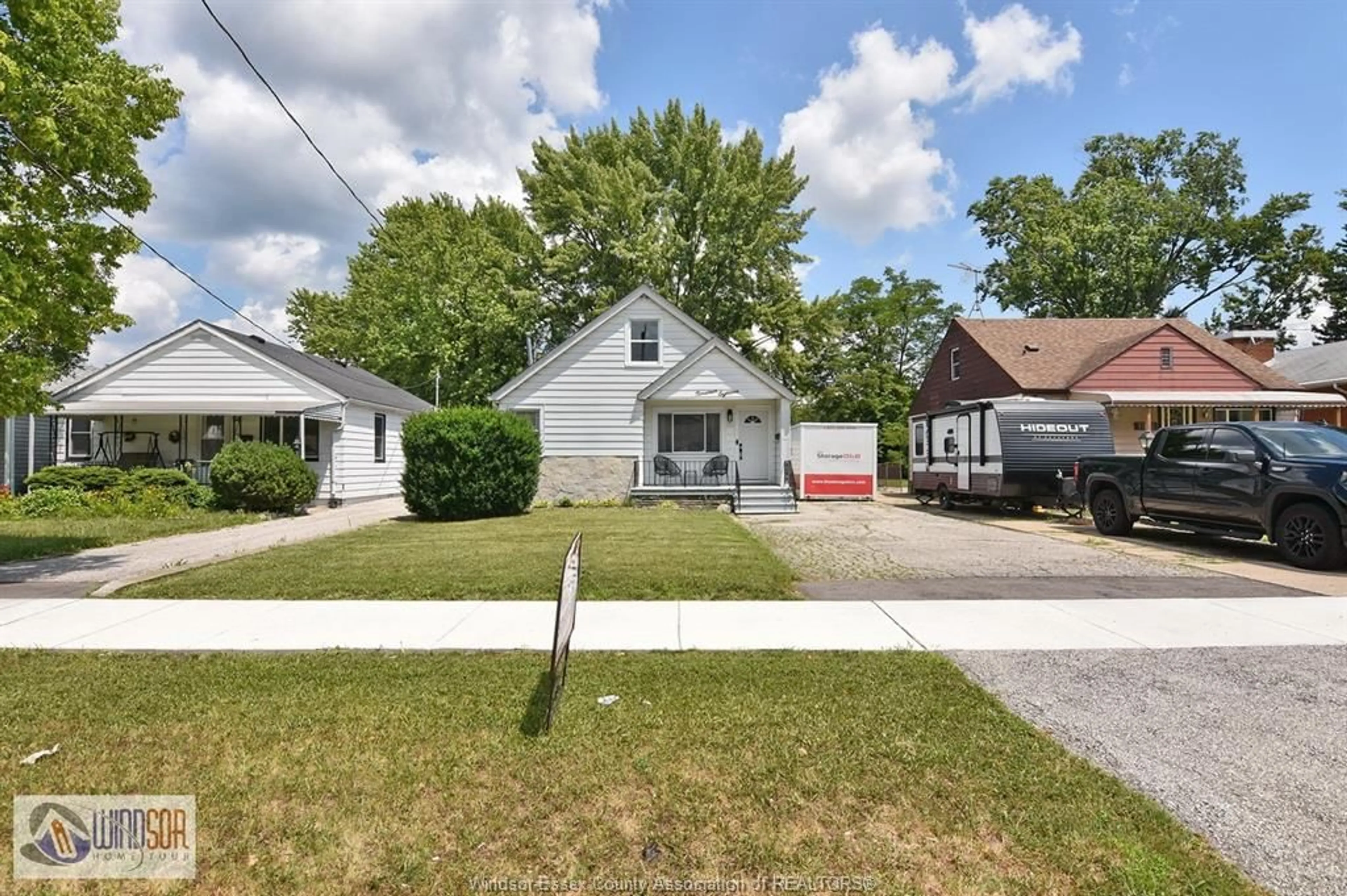 A pic from outside/outdoor area/front of a property/back of a property/a pic from drone, street for 1918 FERNDALE, Windsor Ontario N8T 2L1
