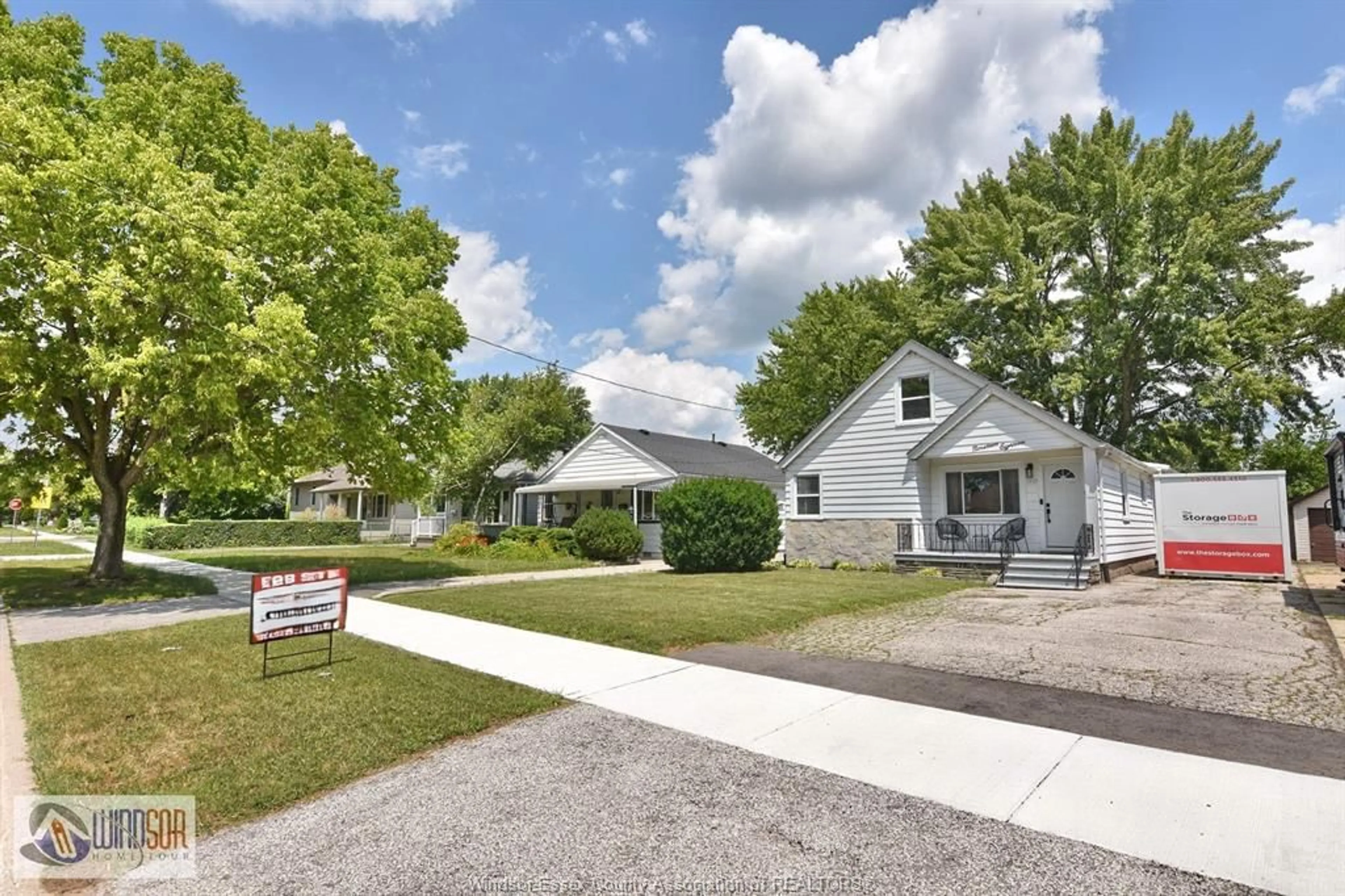 A pic from outside/outdoor area/front of a property/back of a property/a pic from drone, street for 1918 FERNDALE, Windsor Ontario N8T 2L1