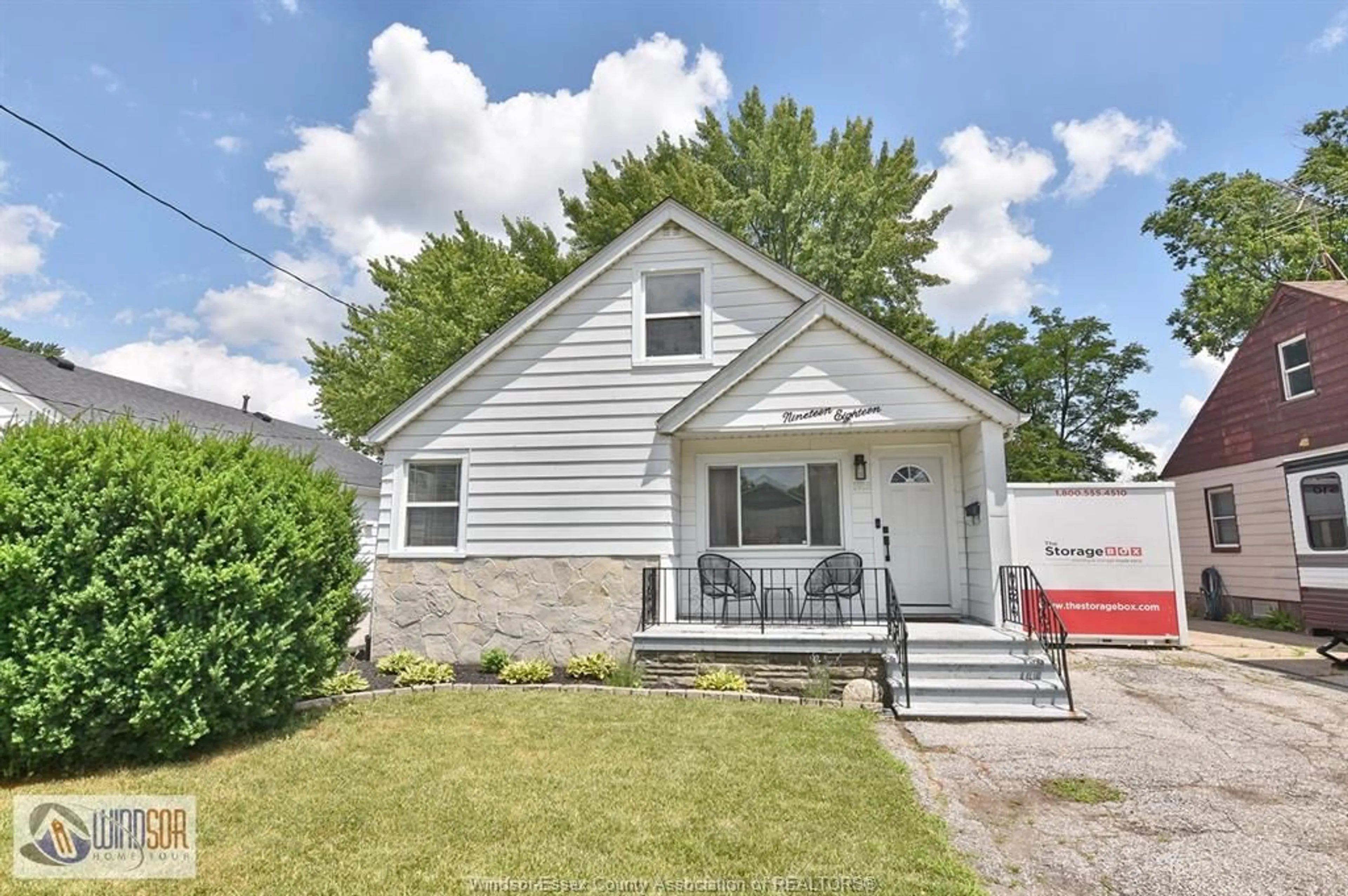 Home with vinyl exterior material, street for 1918 FERNDALE, Windsor Ontario N8T 2L1
