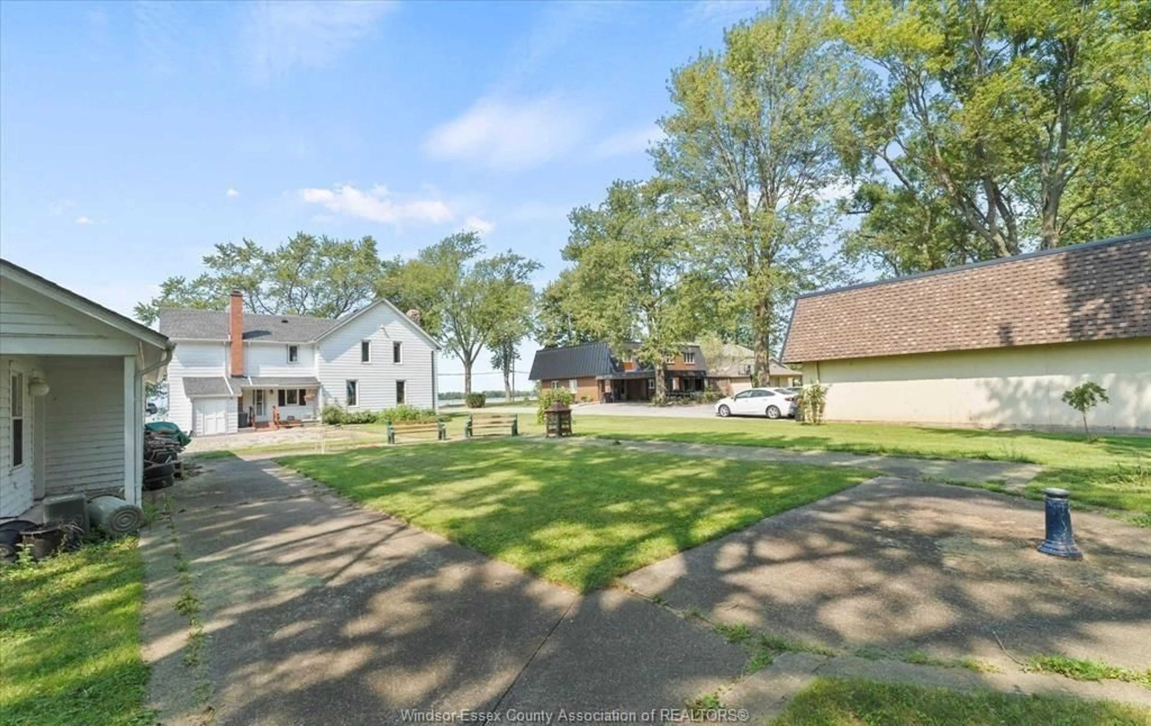 A pic from outside/outdoor area/front of a property/back of a property/a pic from drone, street for 1337 FRONT ROAD SOUTH, Amherstburg Ontario N9V 2M5