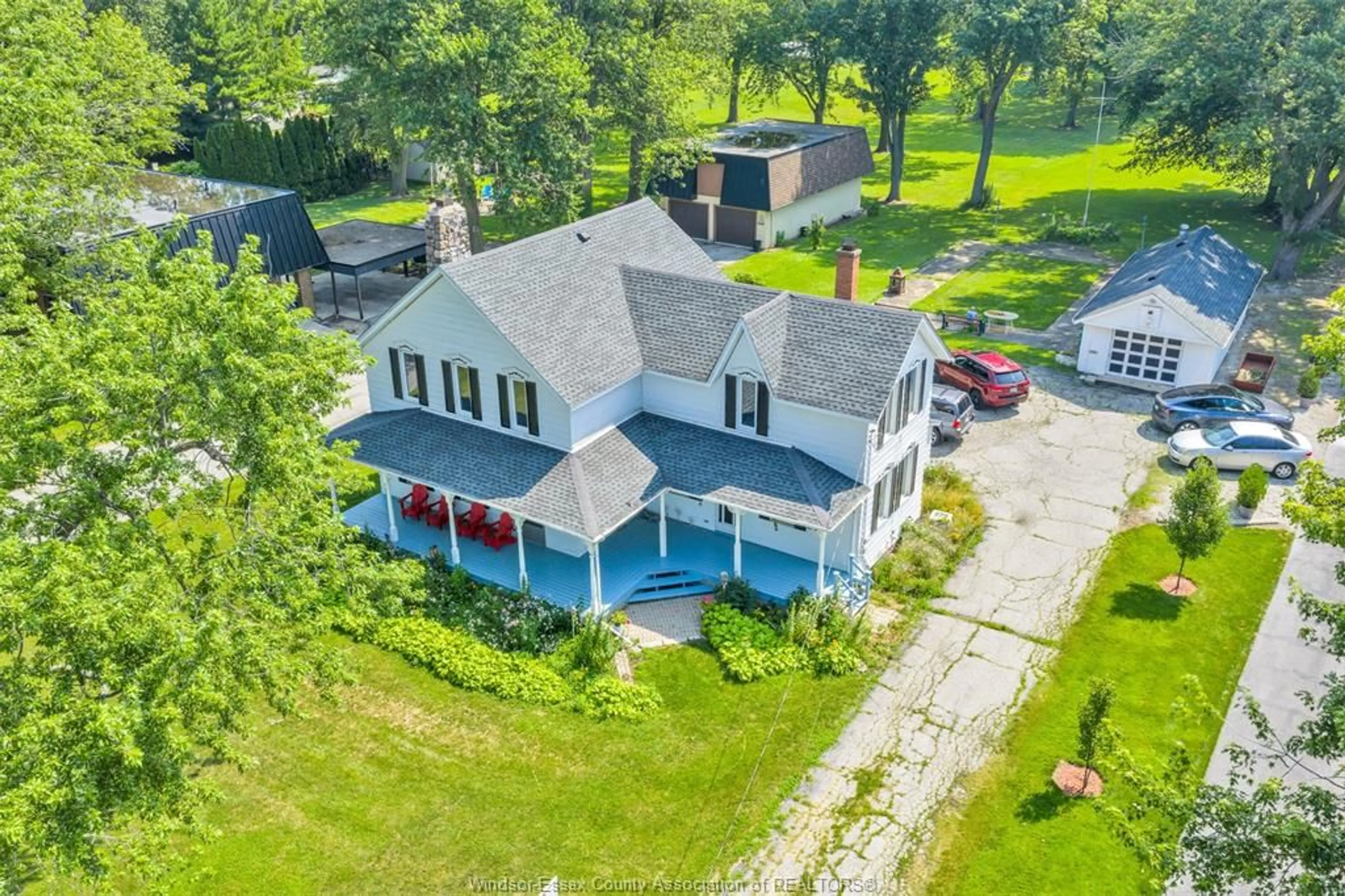 A pic from outside/outdoor area/front of a property/back of a property/a pic from drone, unknown for 1337 FRONT ROAD SOUTH, Amherstburg Ontario N9V 2M5