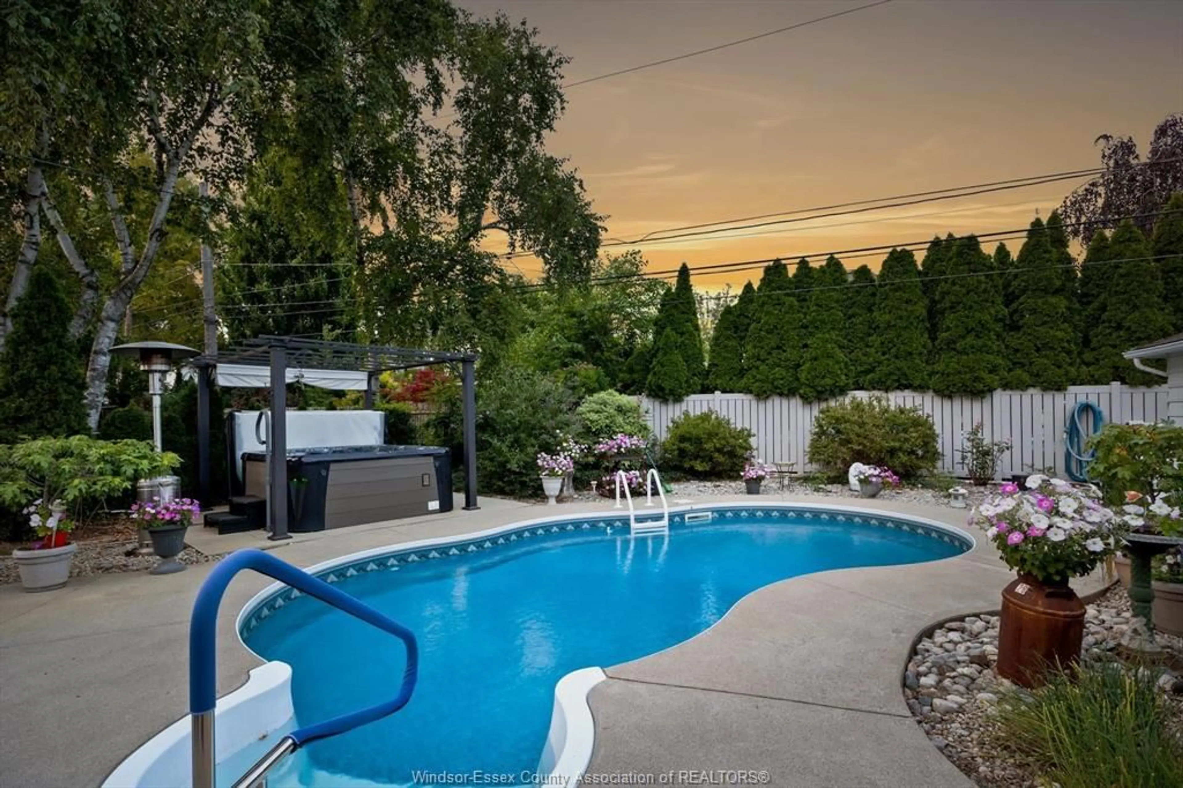 Pool for 3446 AVONDALE, Windsor Ontario N9E 1X7