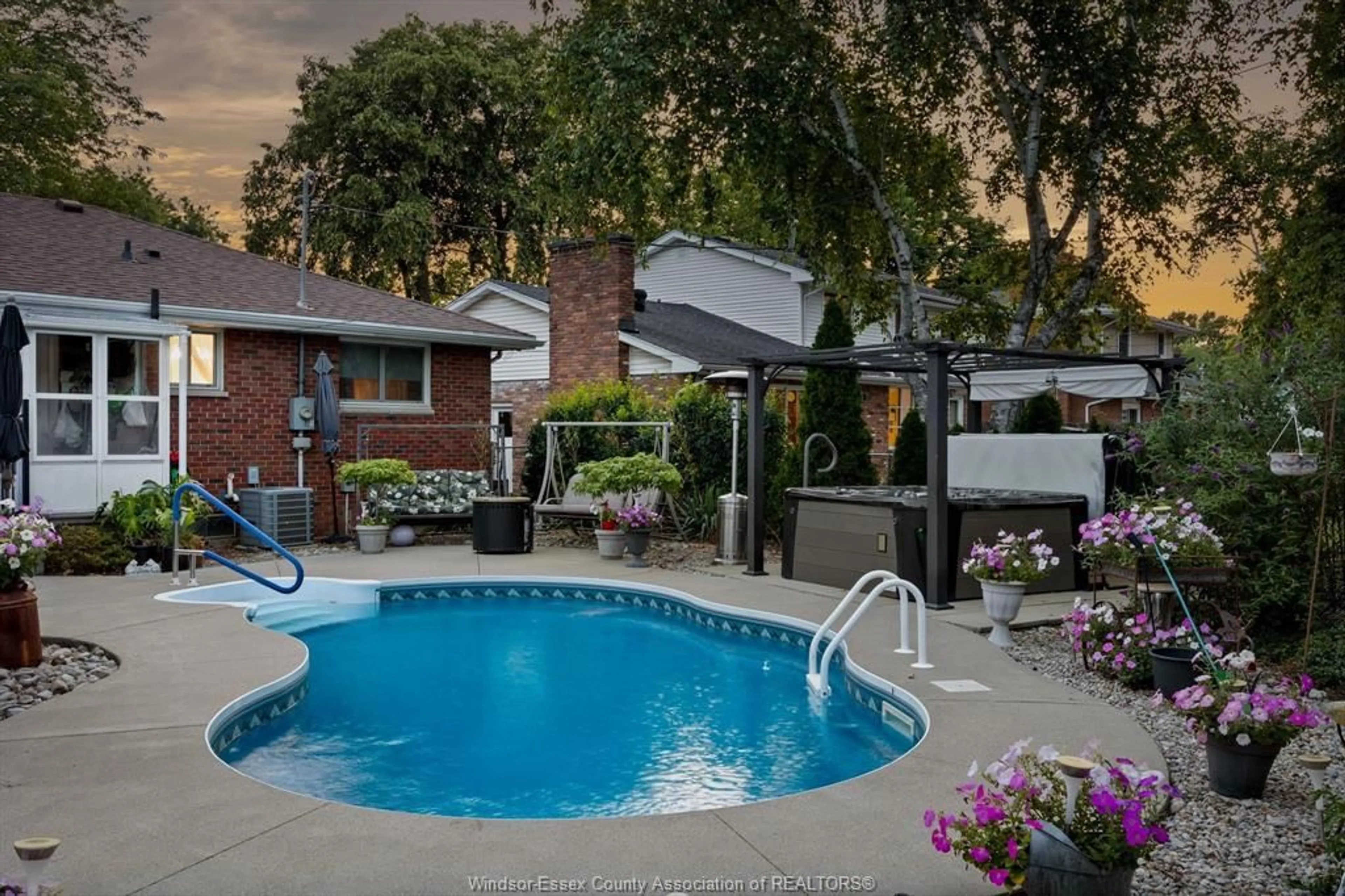 Pool for 3446 AVONDALE, Windsor Ontario N9E 1X7