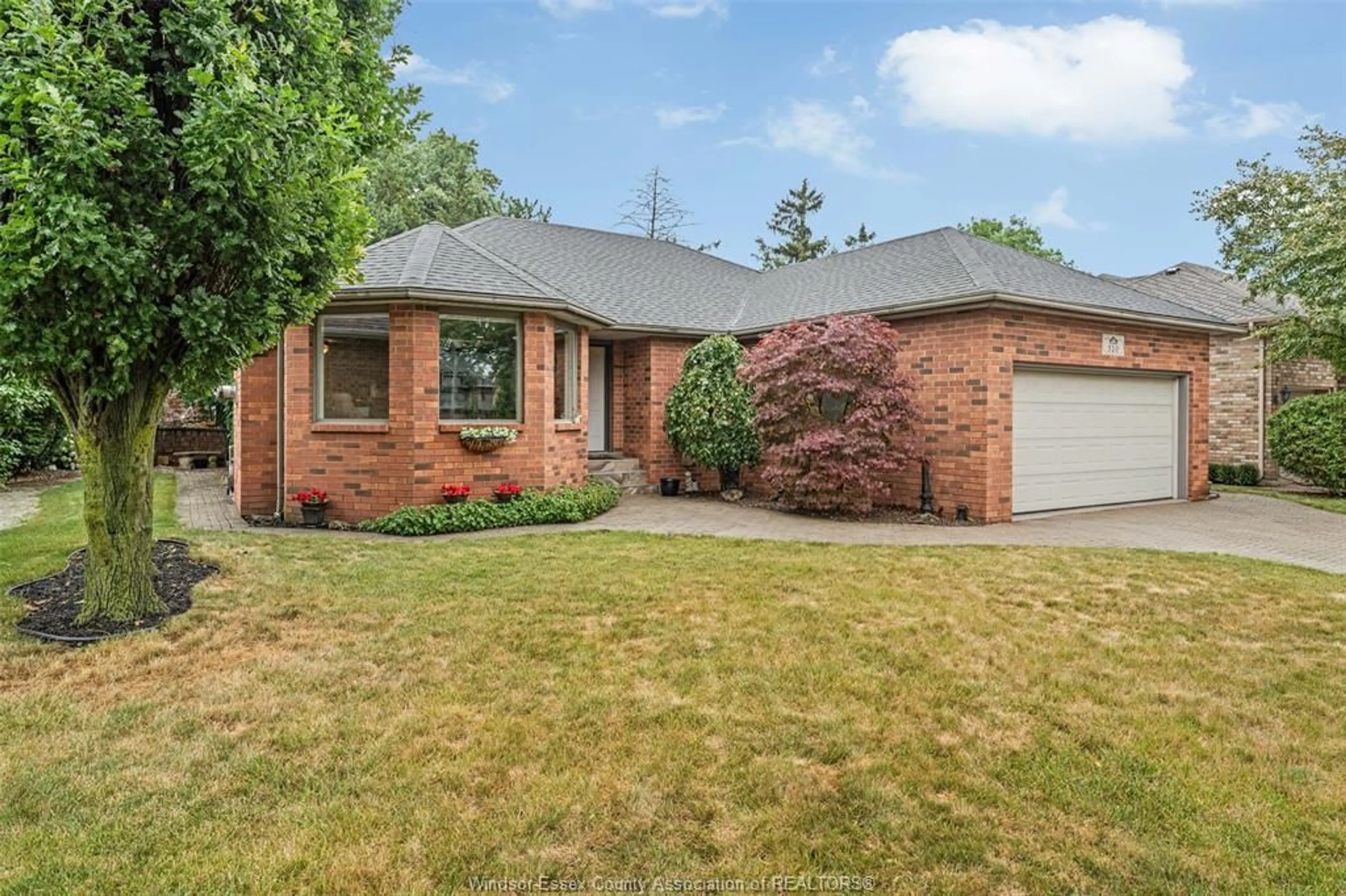 Home with brick exterior material, street for 520 LISA Cres, Windsor Ontario N9G 2M5