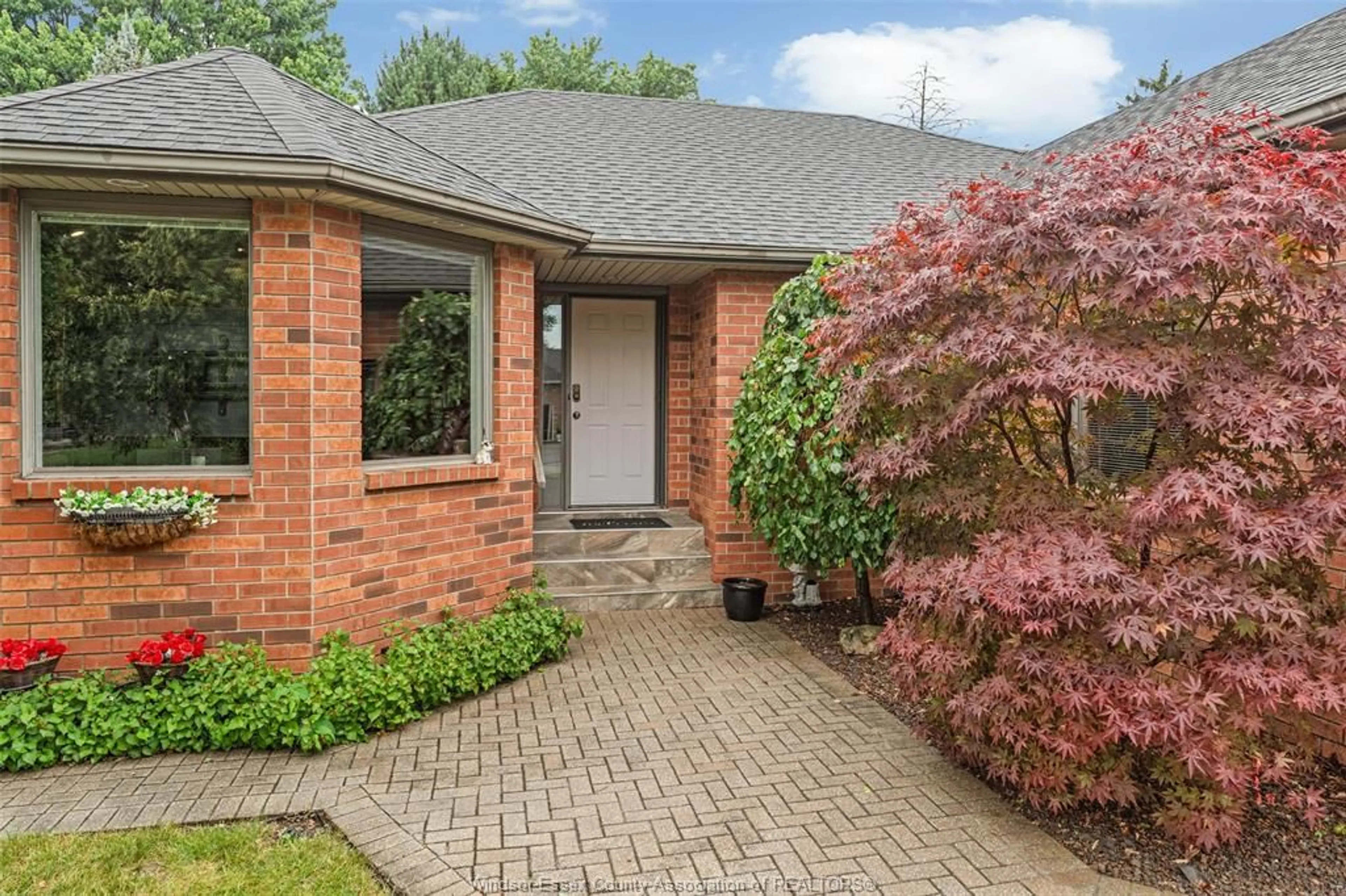 Home with brick exterior material, street for 520 LISA Cres, Windsor Ontario N9G 2M5